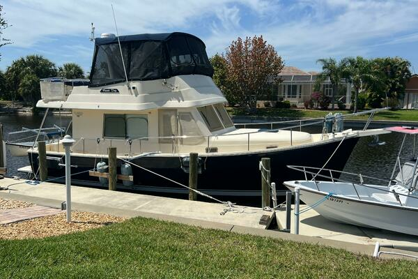 2005 Mainship 34
