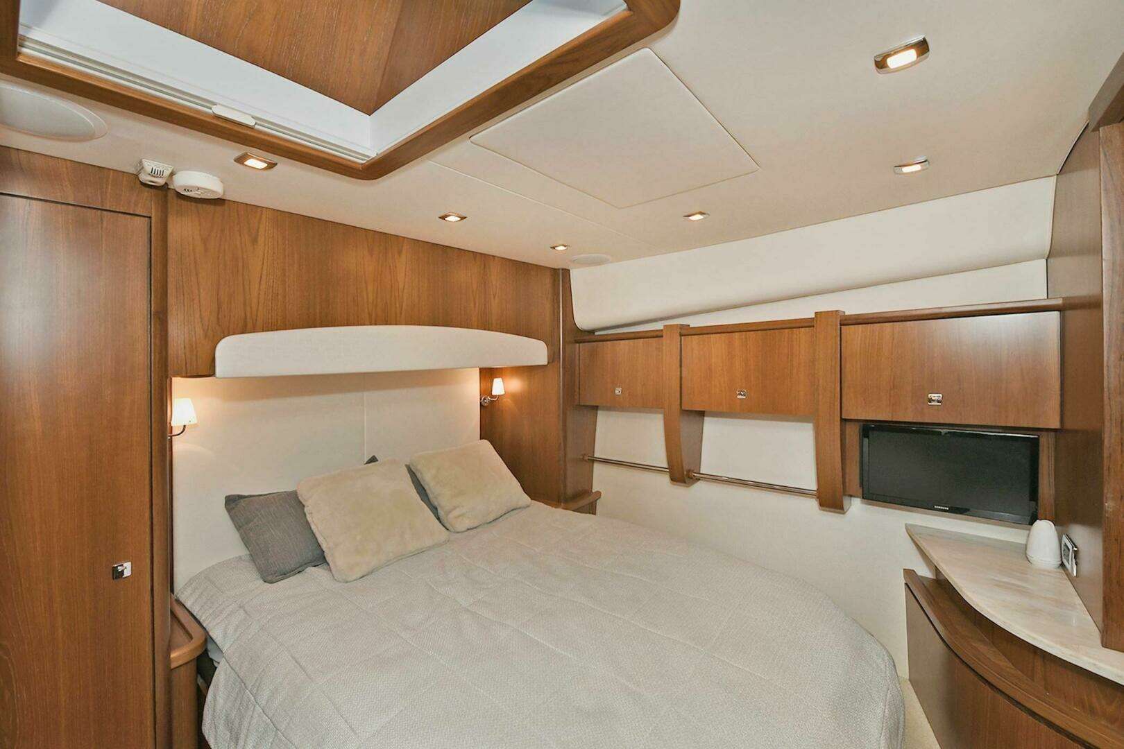 2015 Tiara Yachts 48 Convertible - Image 38