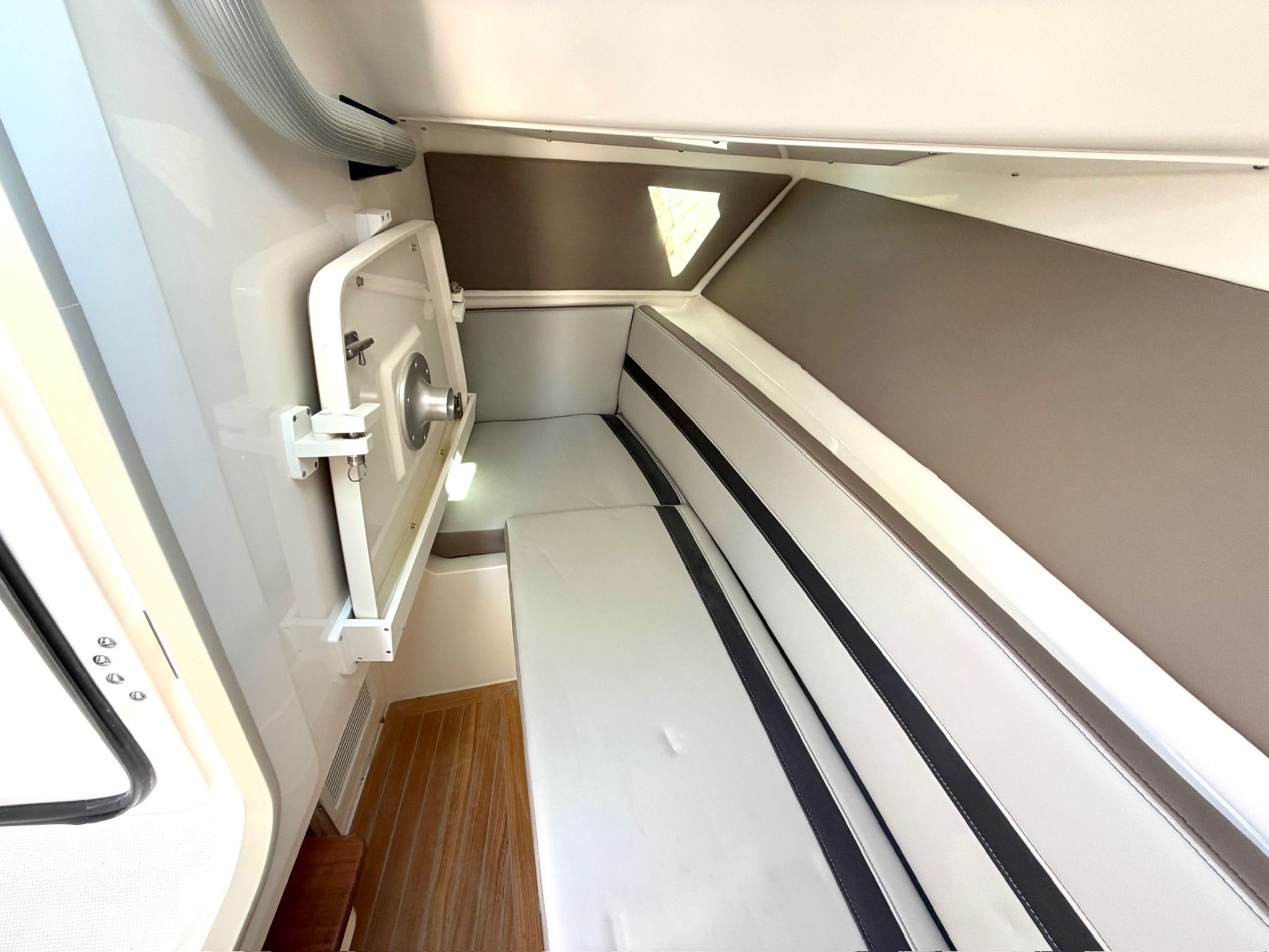2026 Boston Whaler 330 Vantage - 30