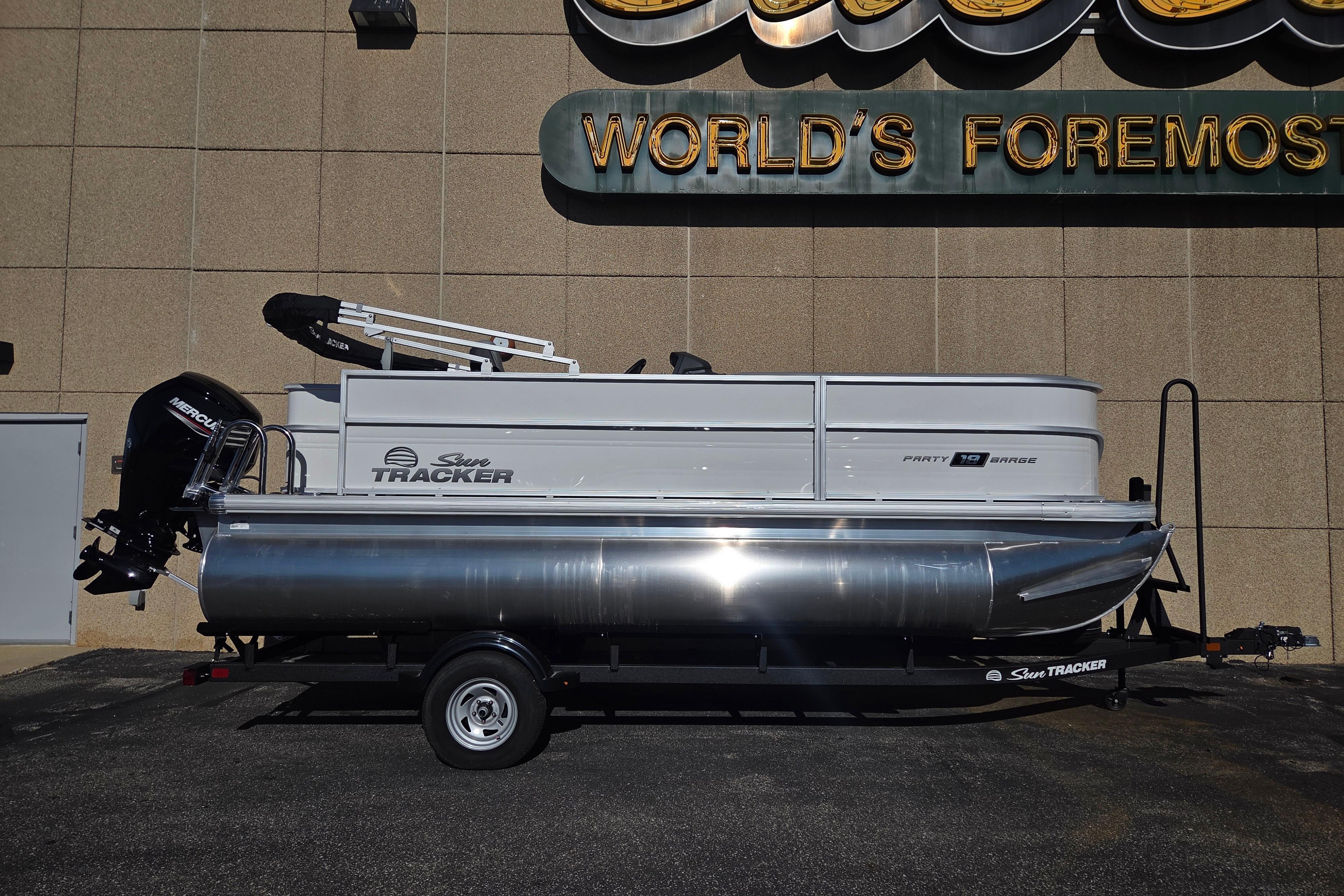 2026 Sun Tracker Party Barge 18 DLX
