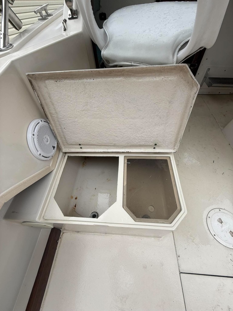 1981 Grady-White 220 Bimini - Image 14