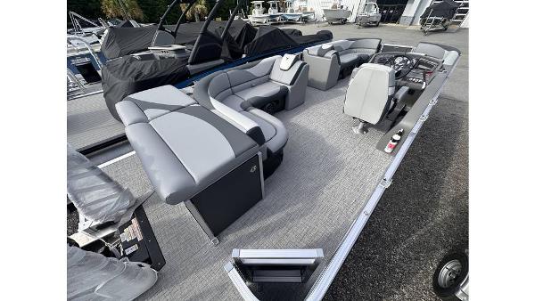 2025 Tahoe Pontoon LTZ Cruise with modern seating and sleek design.