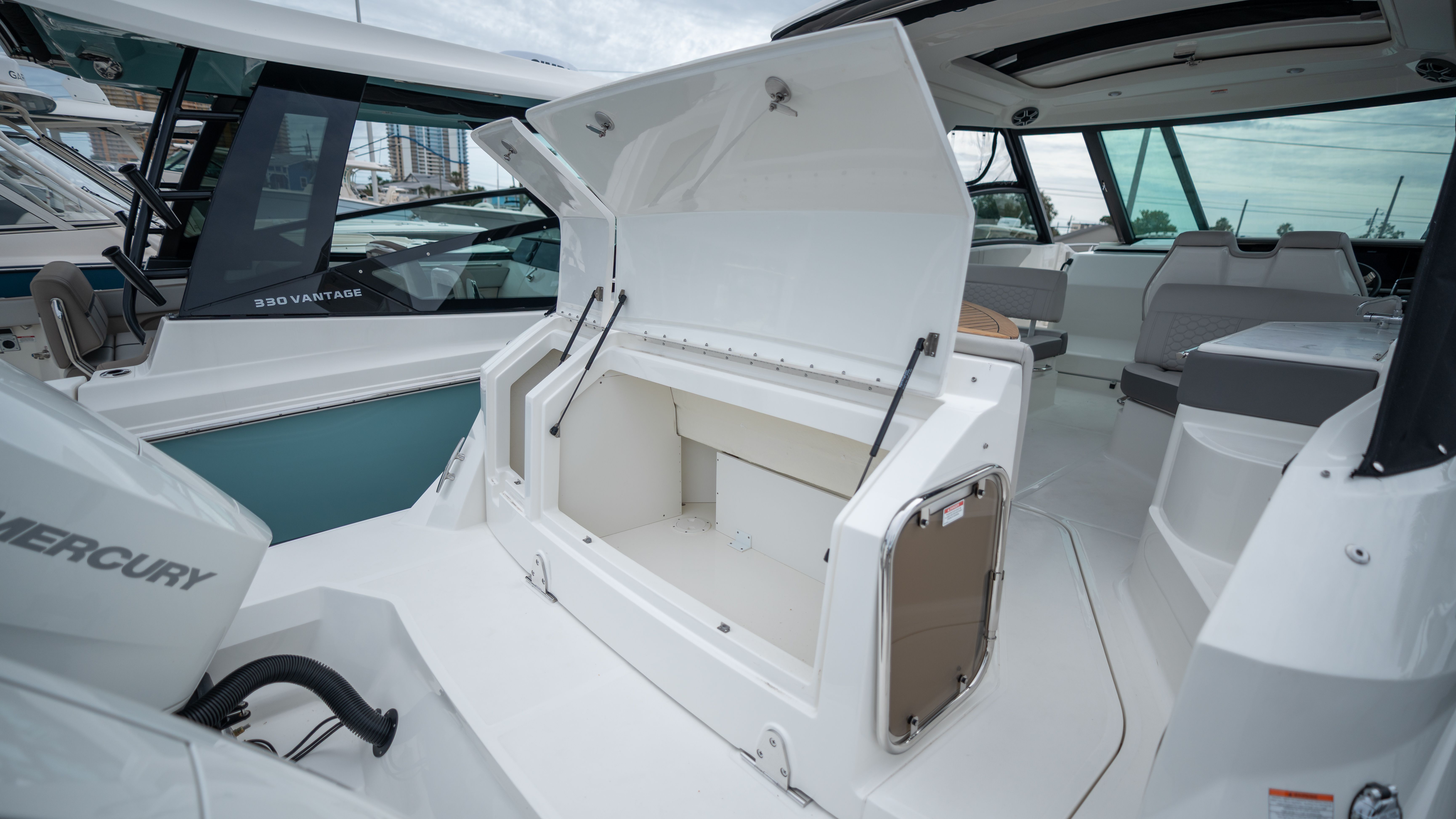 2026 Sea Ray Sundancer 320 Outboard - 36