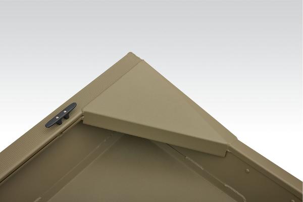 2025 Tracker GRIZZLY 2072 Utility boat corner detail, beige finish, close-up view.