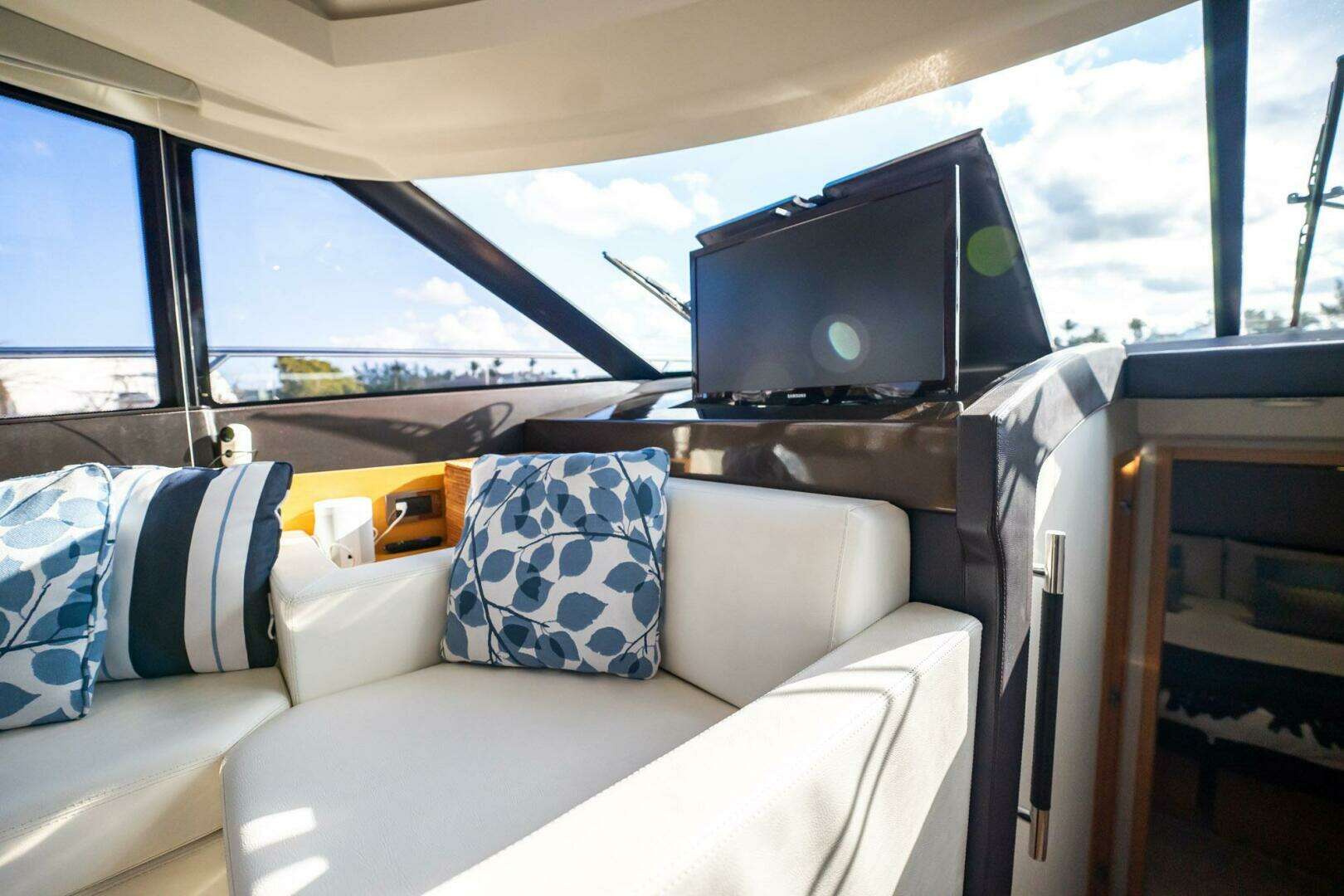 2013 Prestige 500 S - Image 40