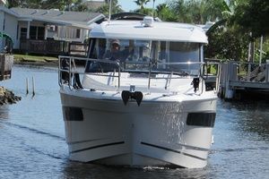 2021 Jeanneau NC 895 boat on the water.