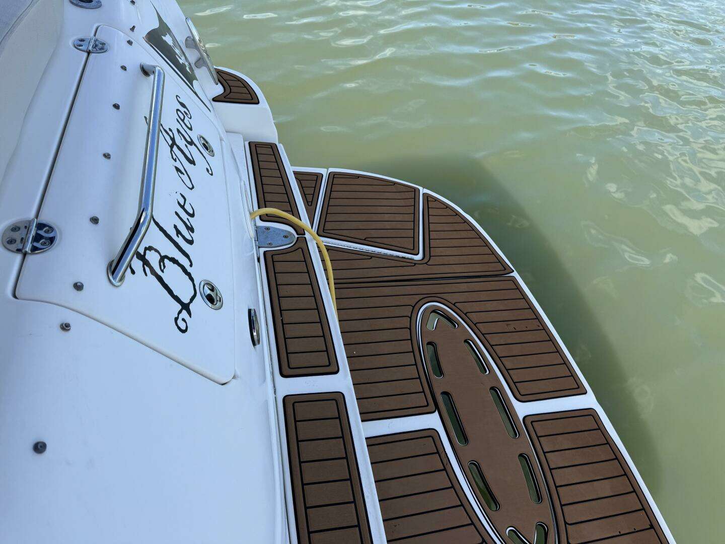 2002 Sea Ray 320 Sundancer - Image 8