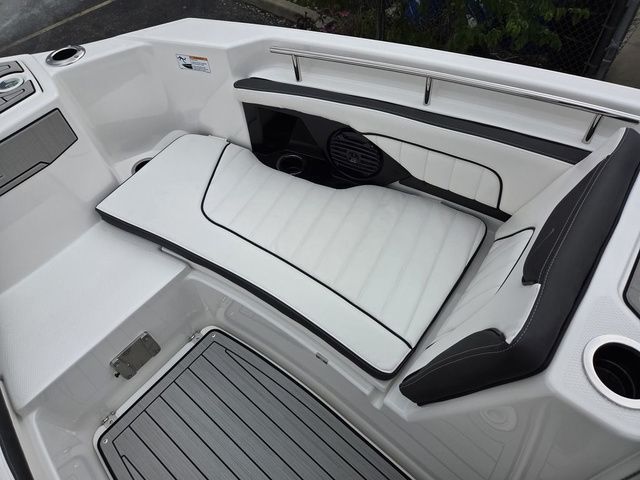 2026 Yamaha Boats 255 FSH Sport E - 41