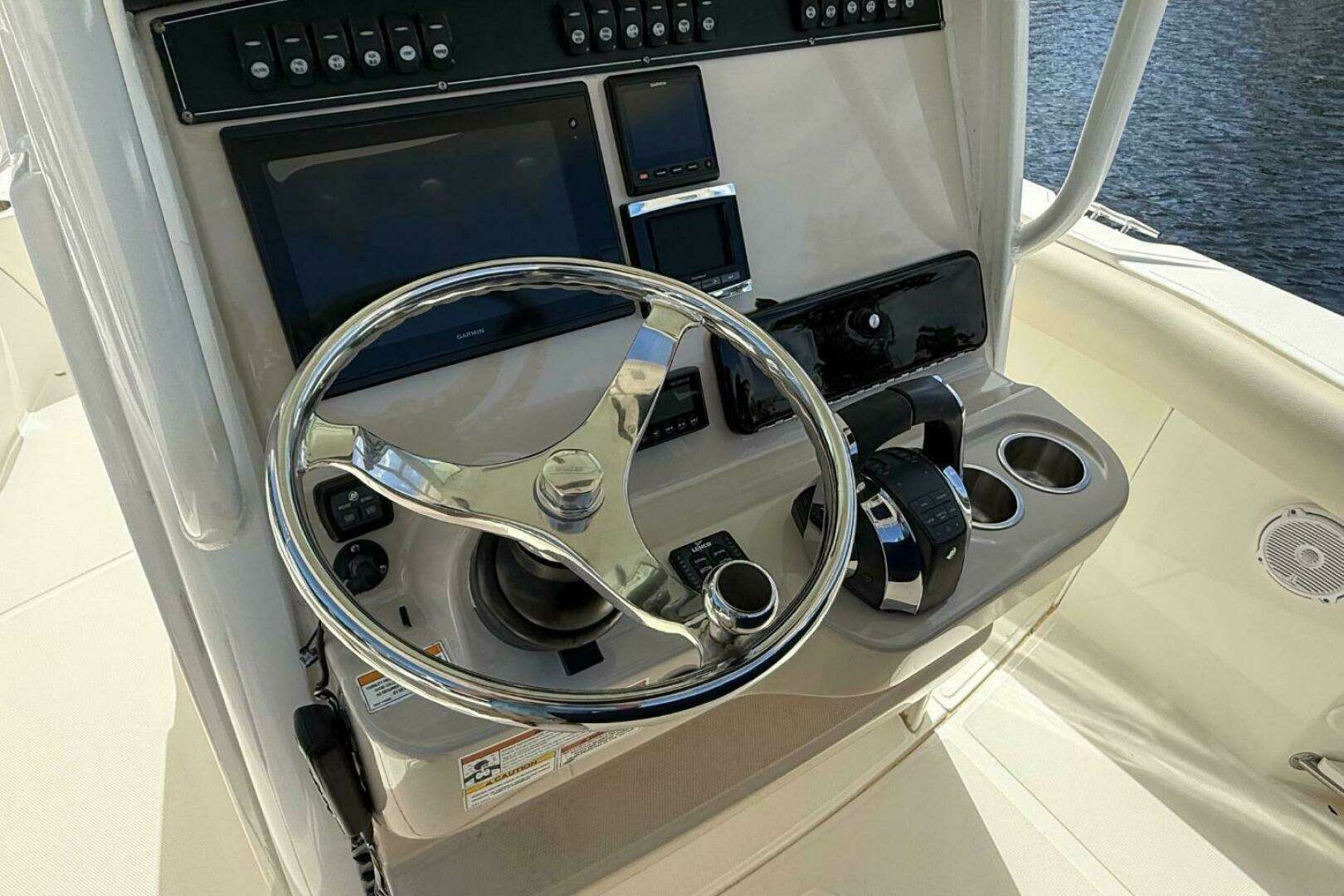 2018 Boston Whaler 250 Outrage - Image 9