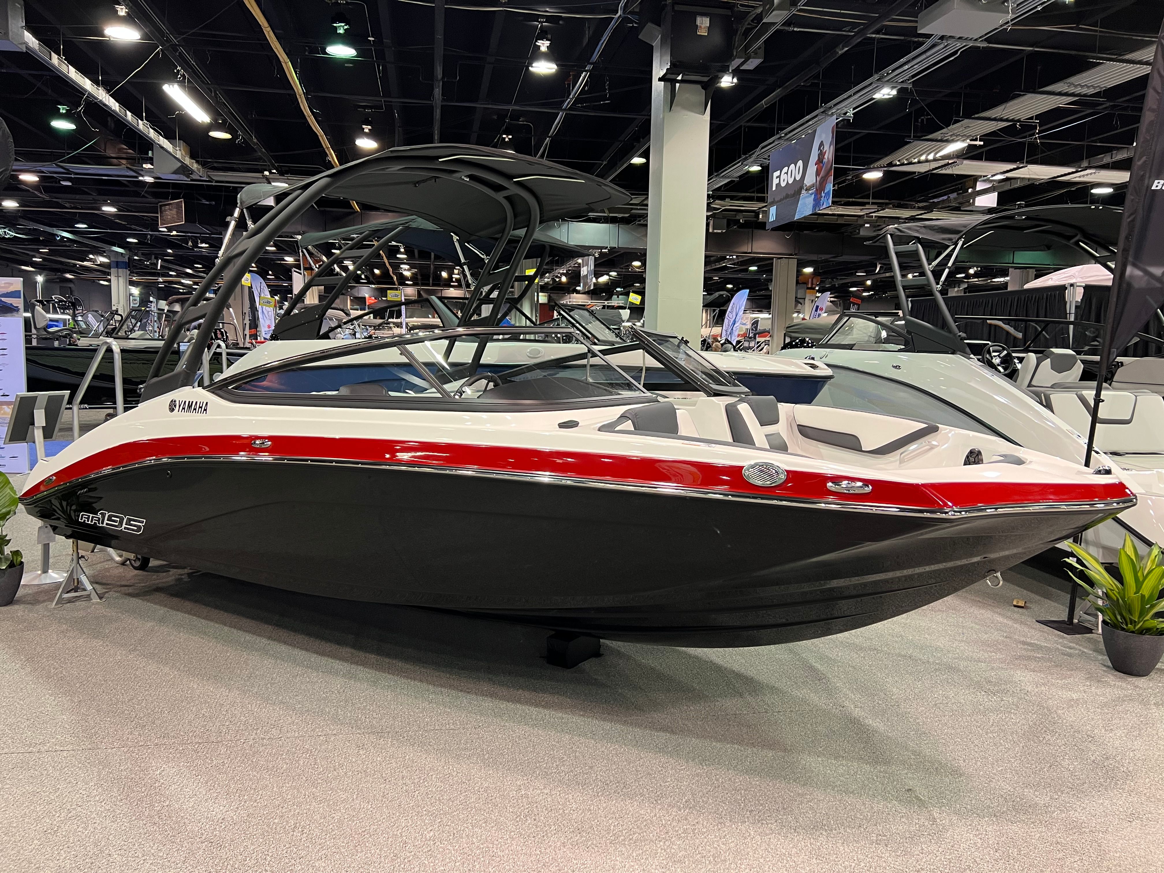 2025 Yamaha Boats AR195