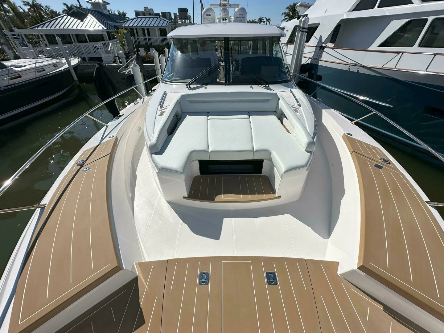 2025 Tiara Yachts EX 60 - Image 23