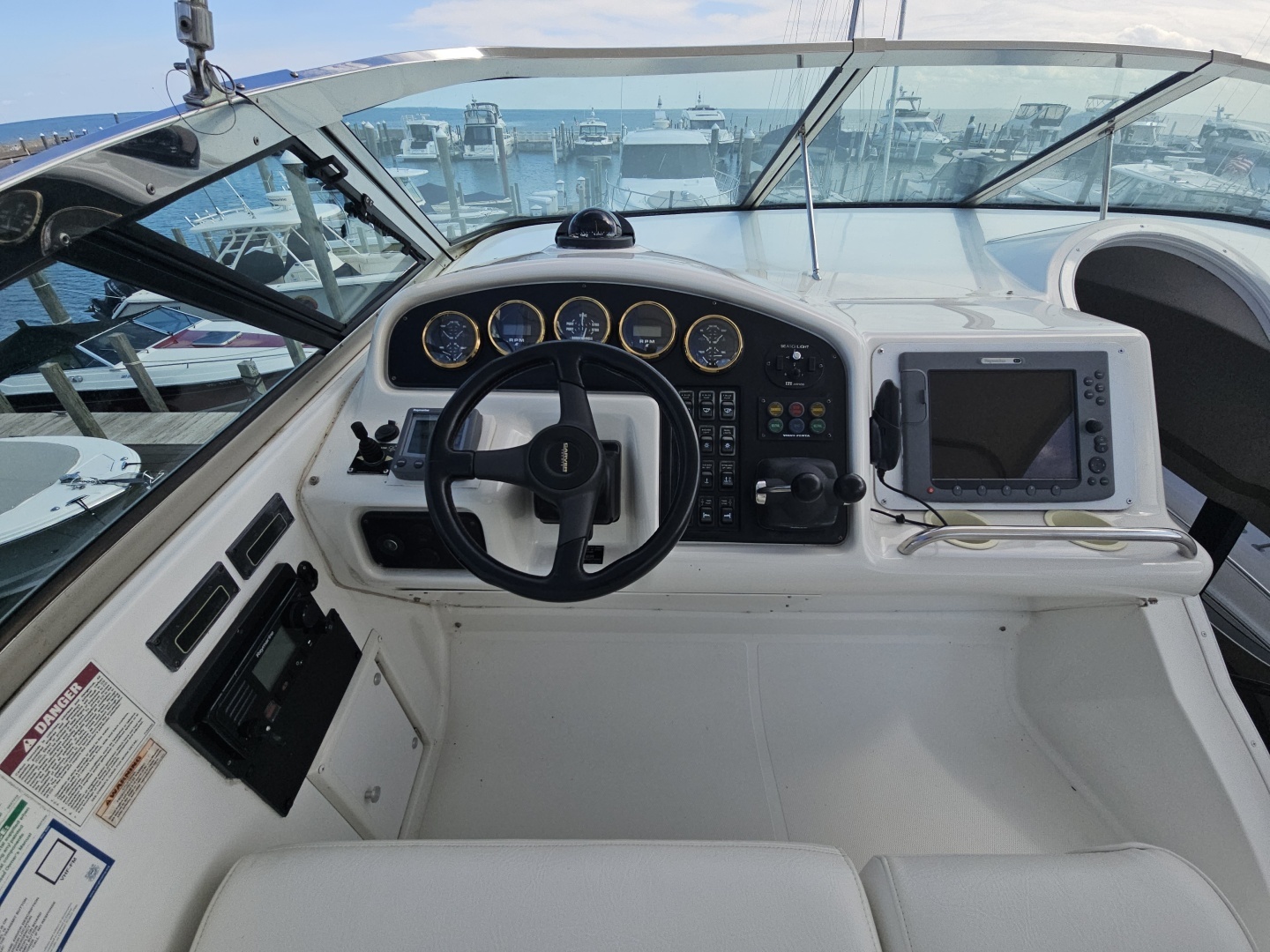 1999 Carver 530 Voyager - Image 35