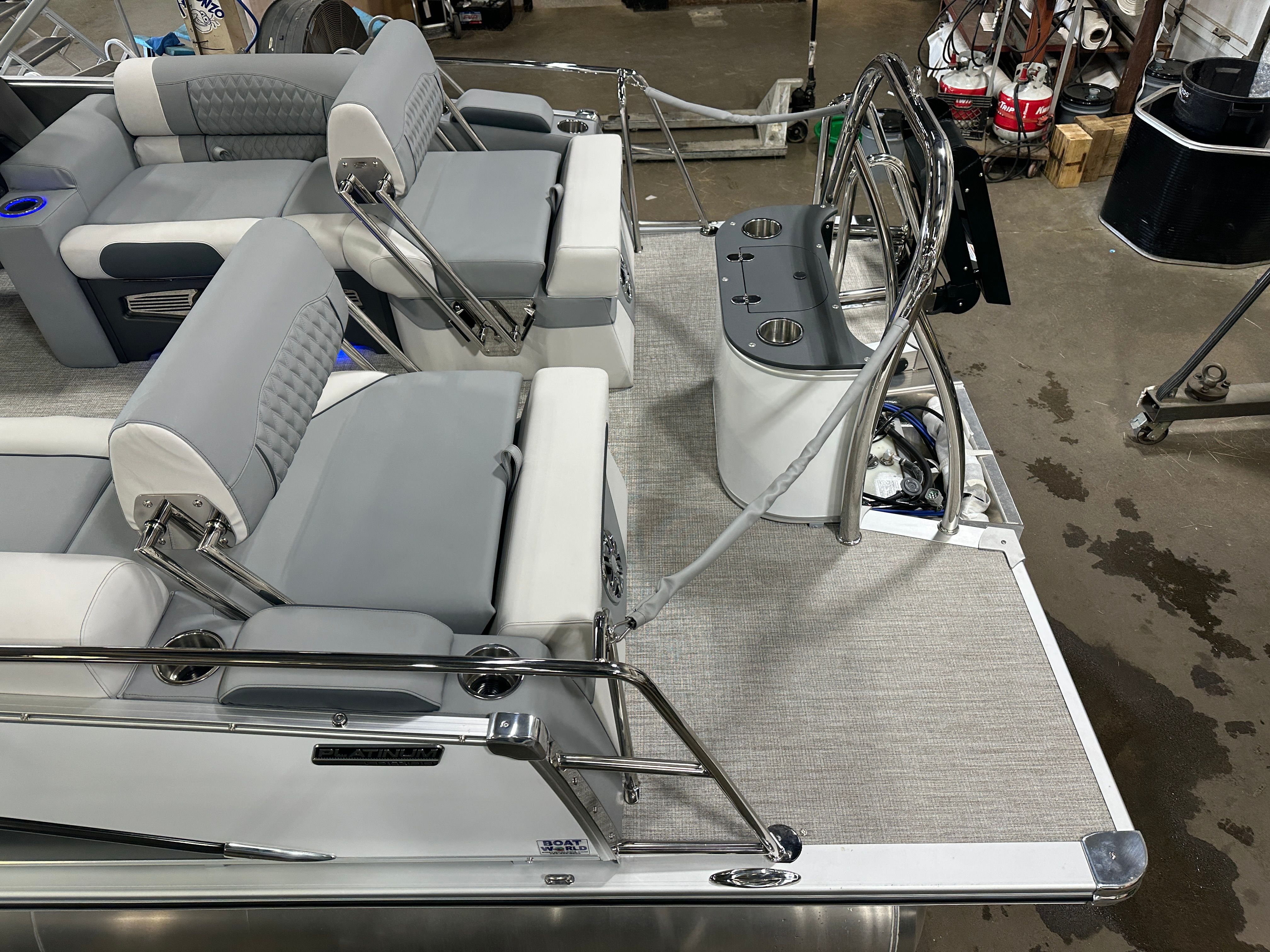 2025 Tahoe Cascade QLS 2385 Quad Lounge Shift