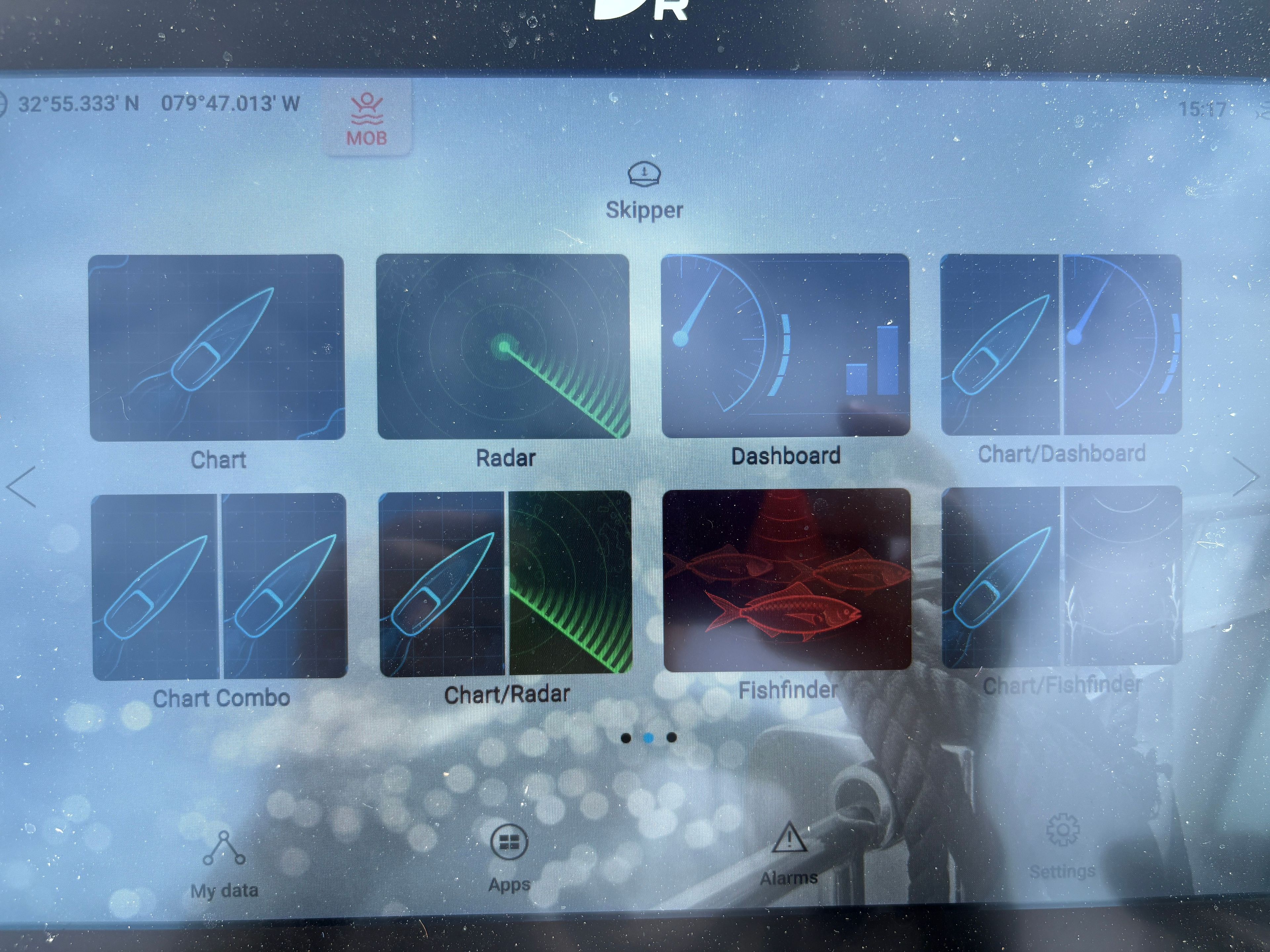 Boat navigation system on Hurricane SUN DECK 260, 2009 model.