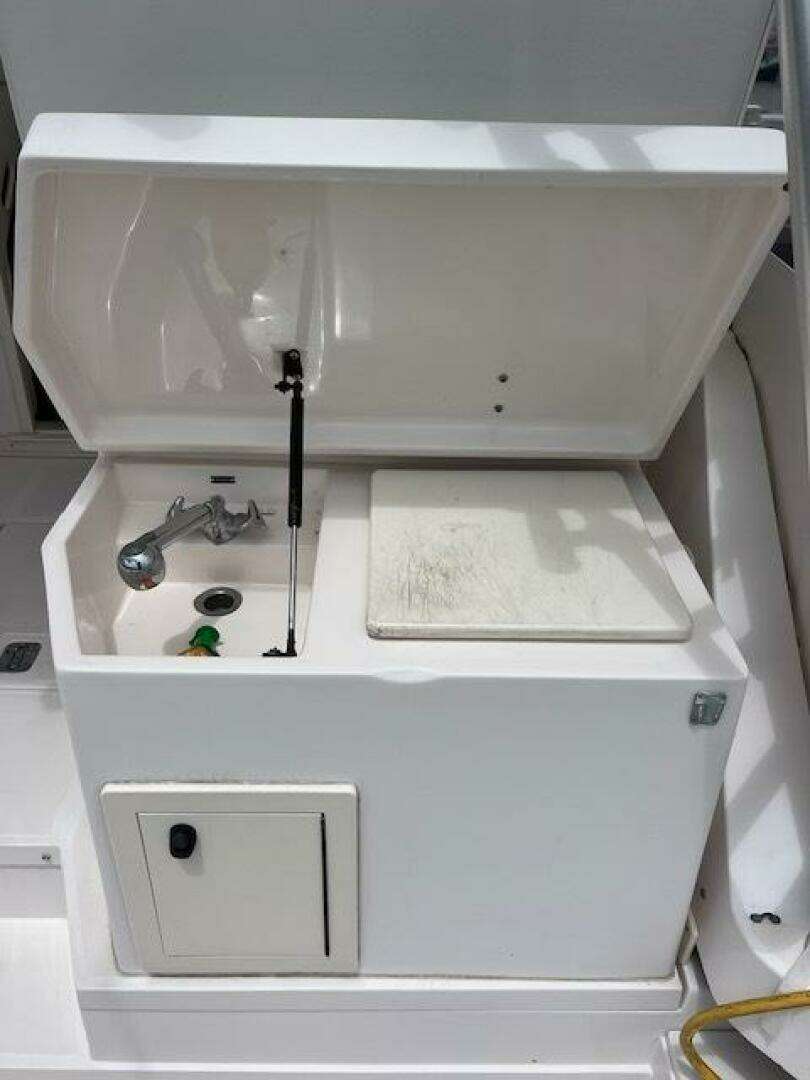 1997 Blackfin 30 - Image 9