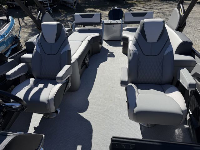 2026 Tahoe Cascade - Quad Lounger Shift Windshield - 16