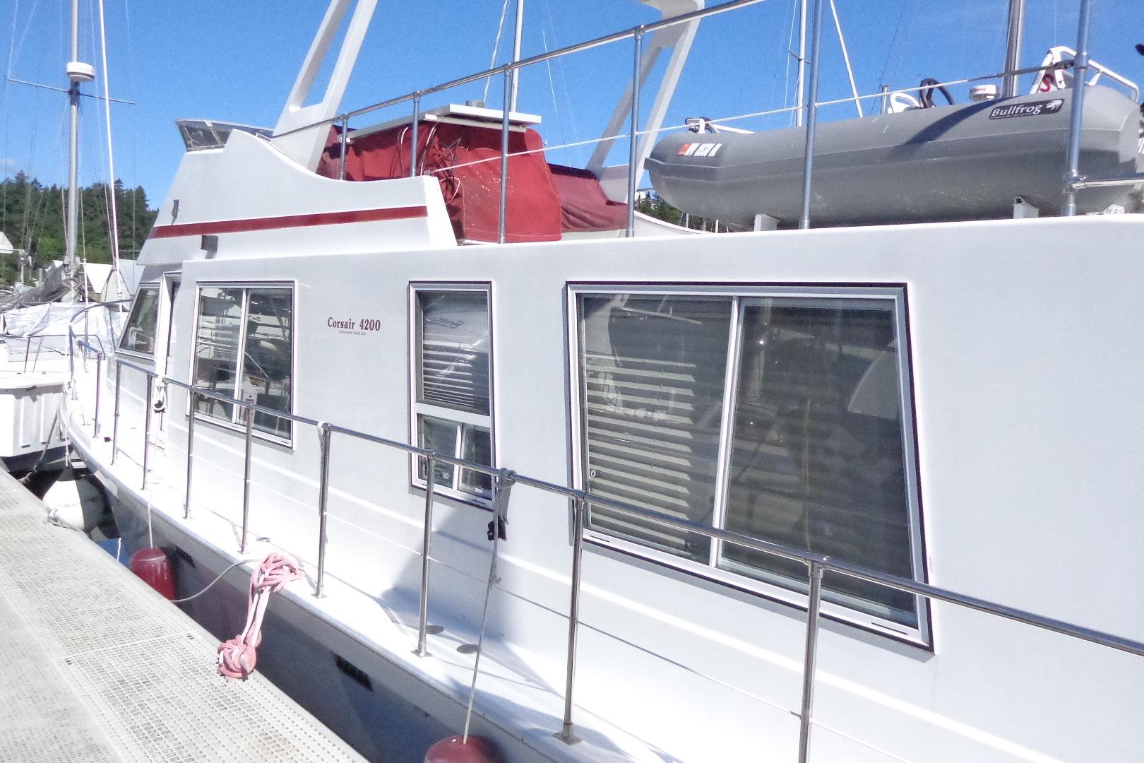 1992 Cruise-A-Home Corsair 4200 docked, featuring sleek design and spacious windows.