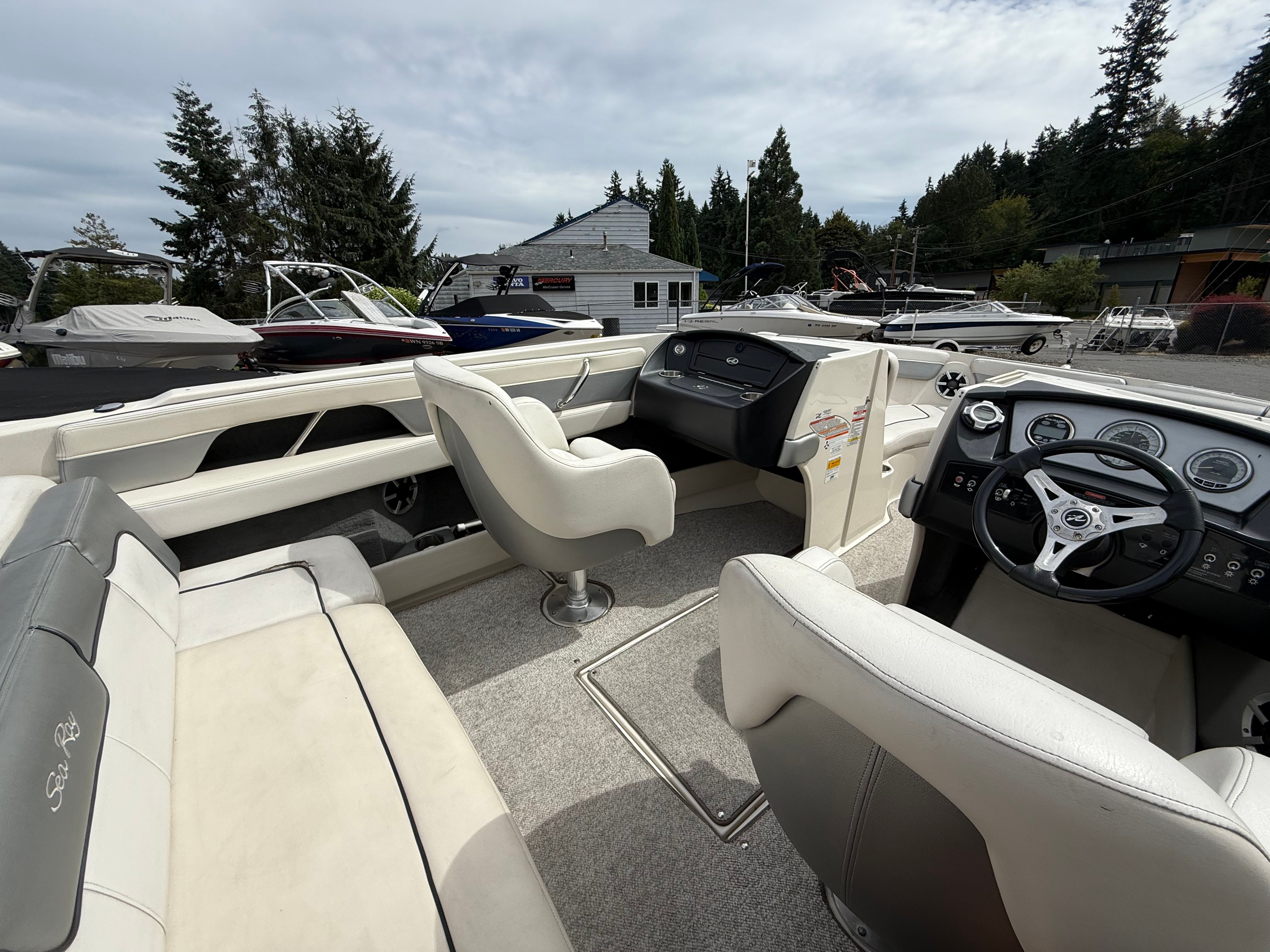 2010 Sea Ray 210 Select - 11