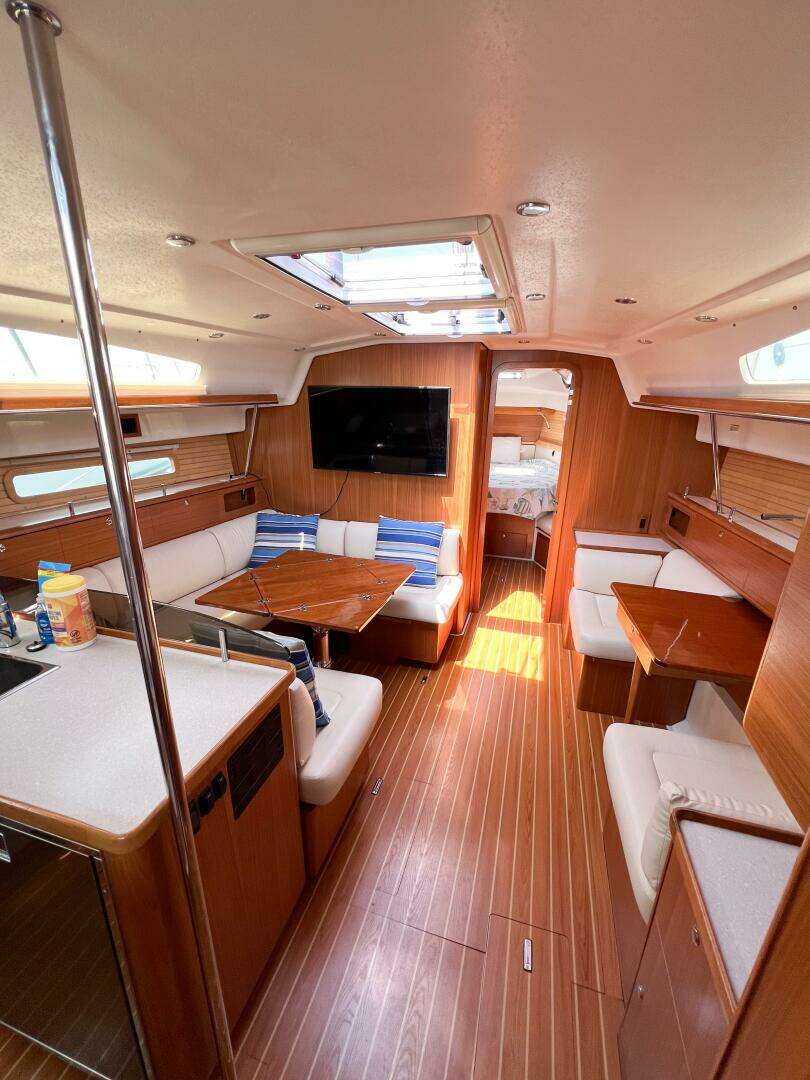 2019 Catalina 425 - Image 40