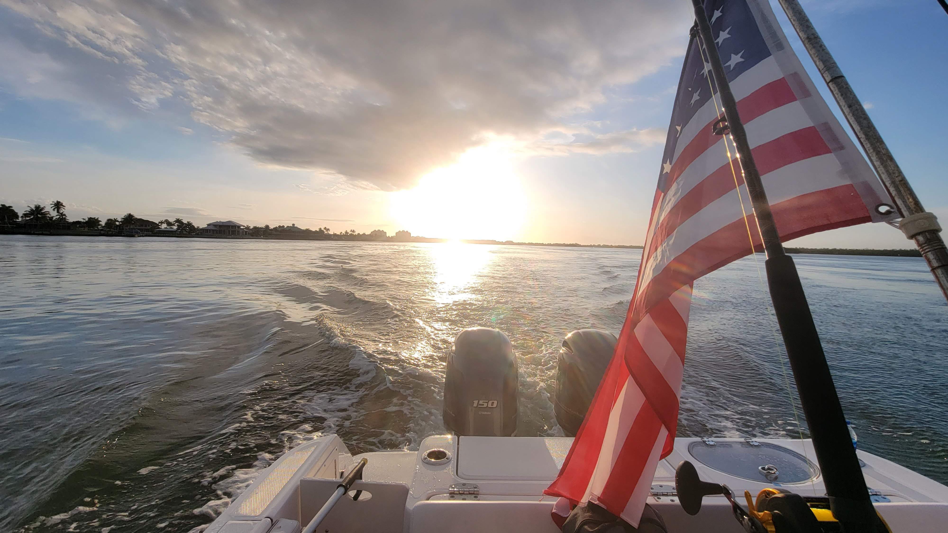 2021 Robalo R242 Center Console - 12