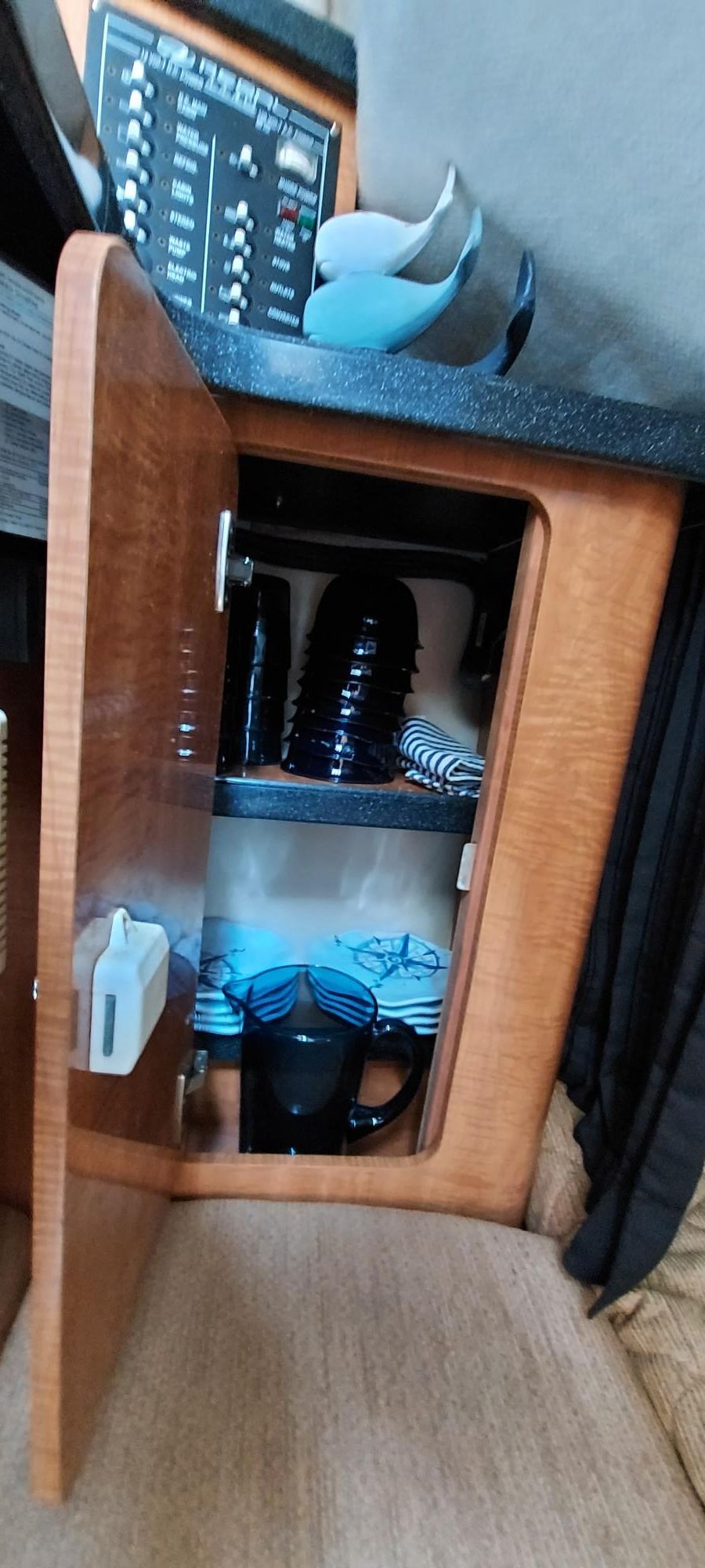Kitchen cabinet in Regal Commodore 2465 boat, year 2004.