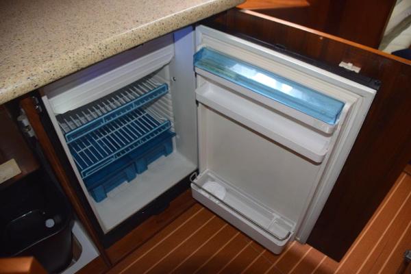Under counter refrigerator