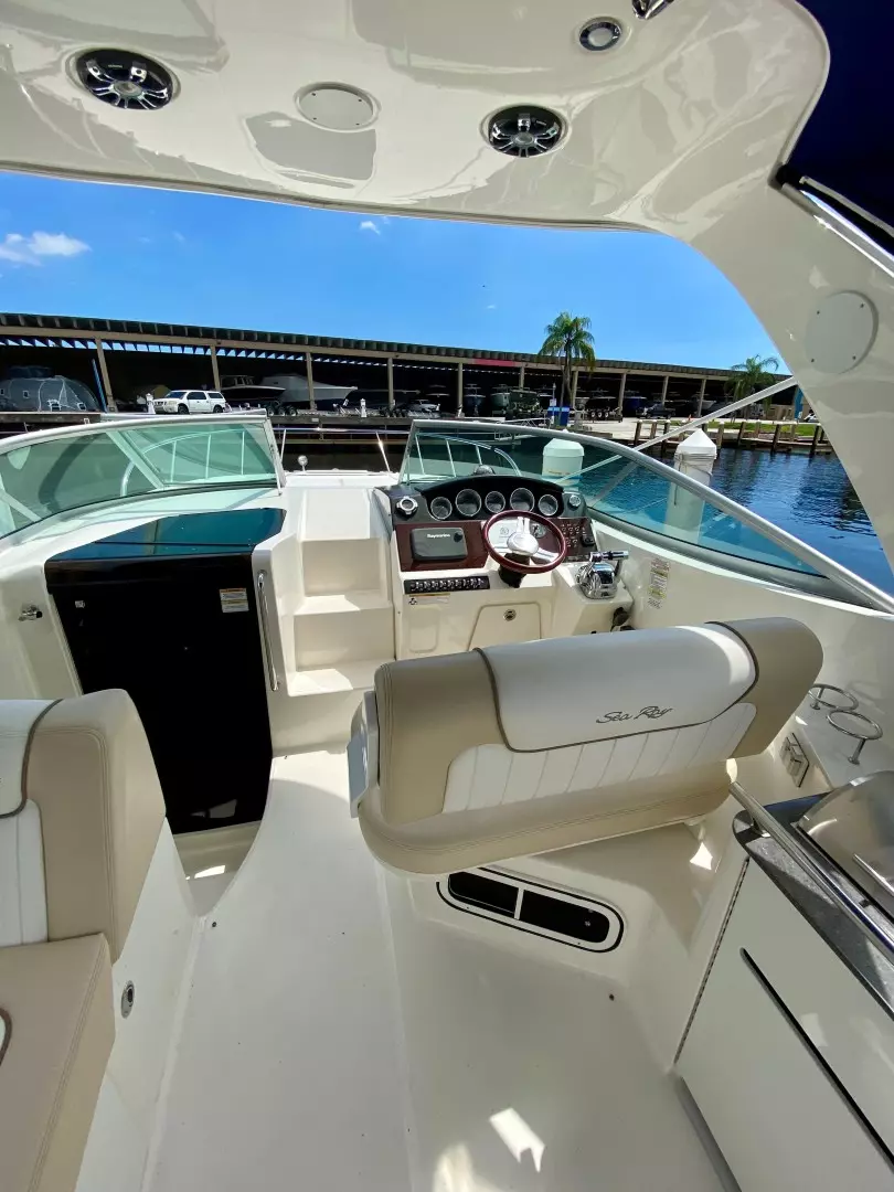 2013 Sea Ray 310 Sundancer - Image 11