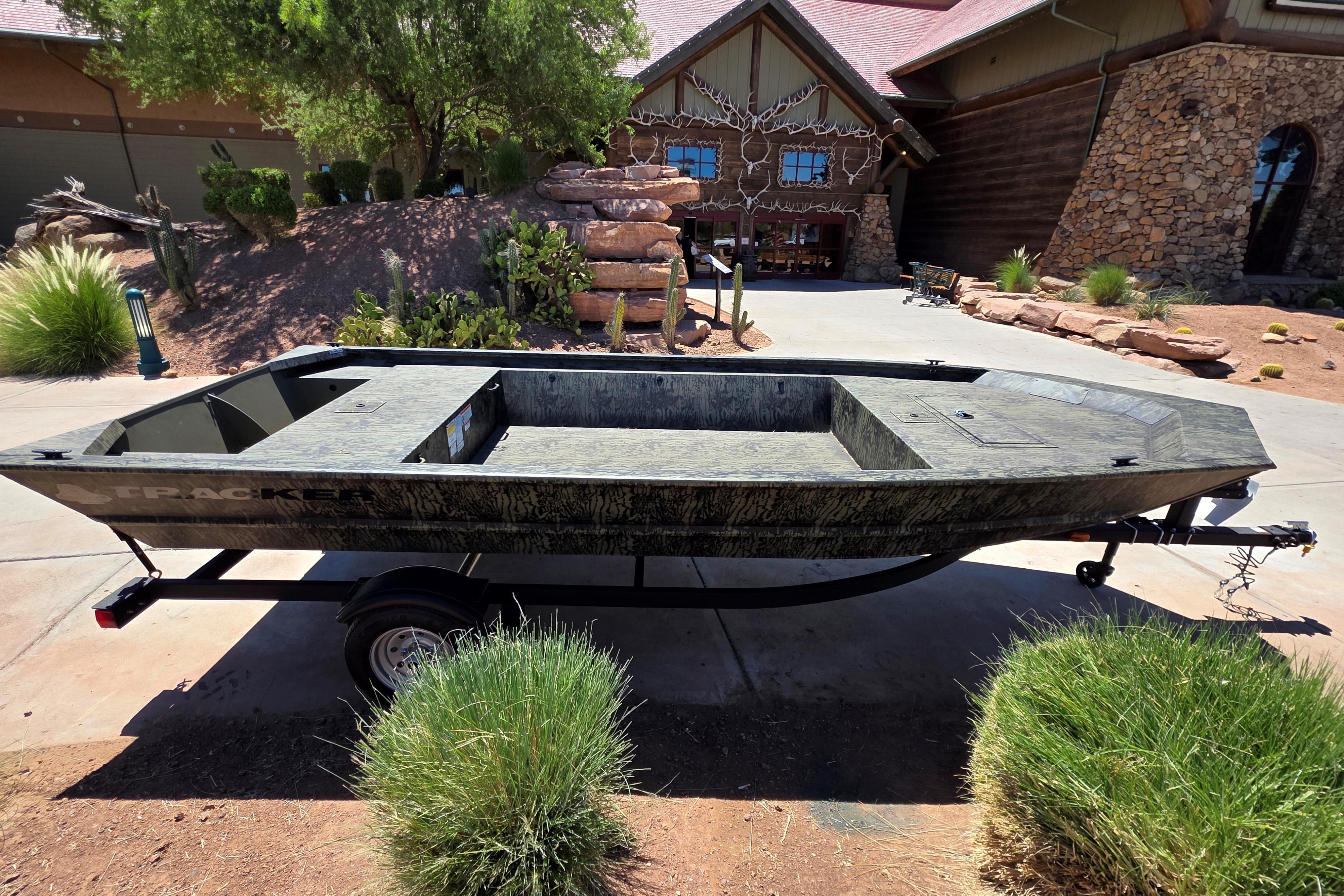 2026 Tracker Grizzly 1648 Utility
