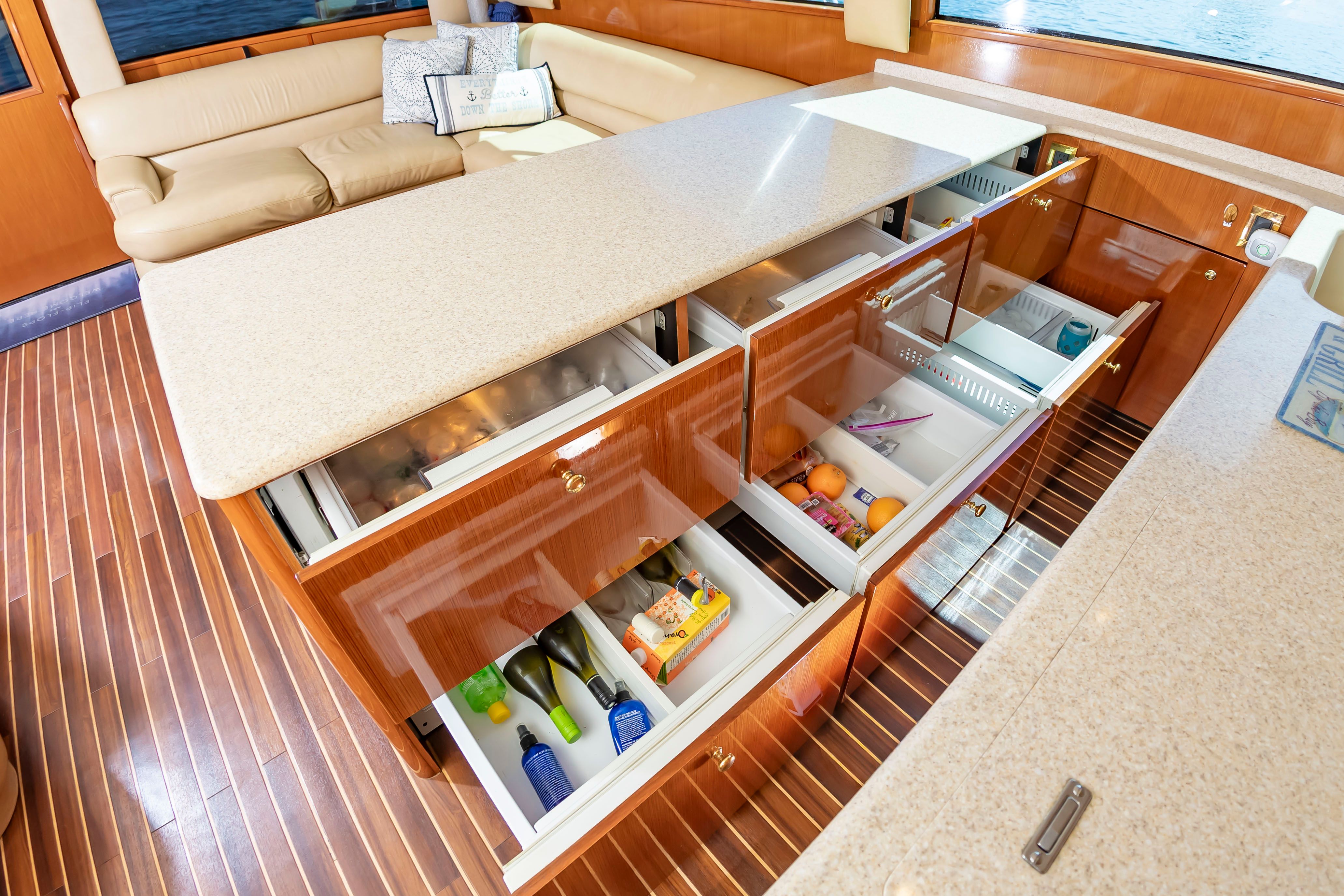 1999 Viking 55 Convertible - 31