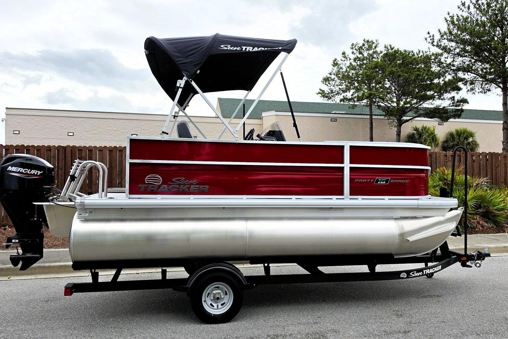 2026 Sun Tracker Party Barge 16 DLX