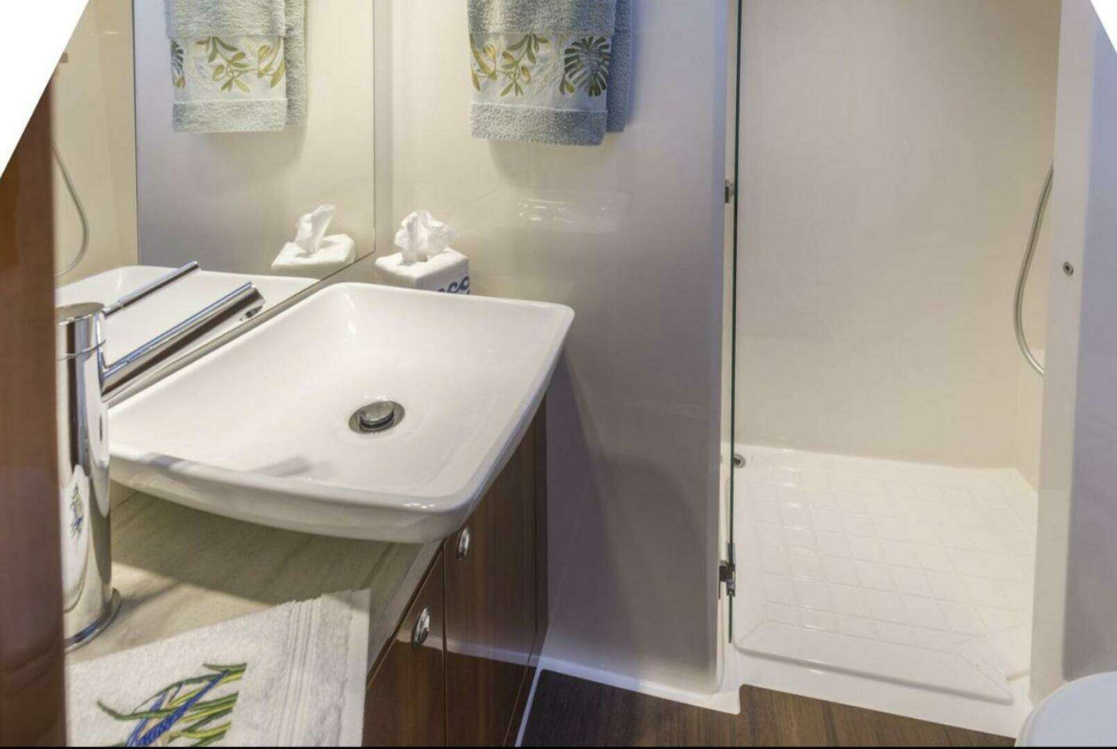2016 Riviera 5000 Sport Yacht - Image 26