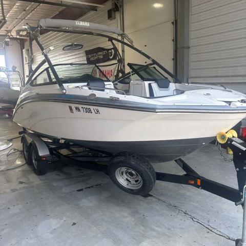2015 Yamaha Boats 212X - 2