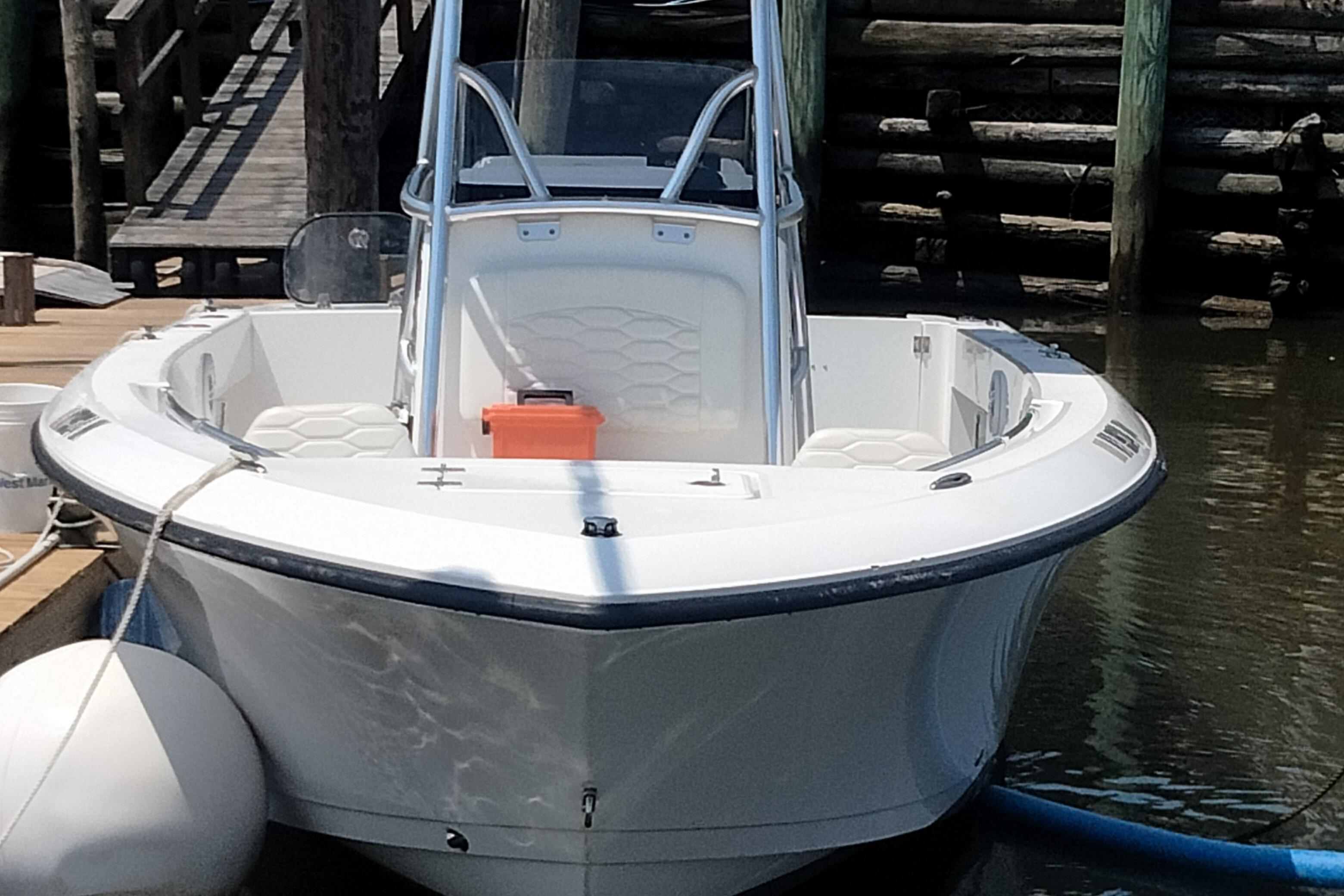 2024 Aquasport 2200 Center Console