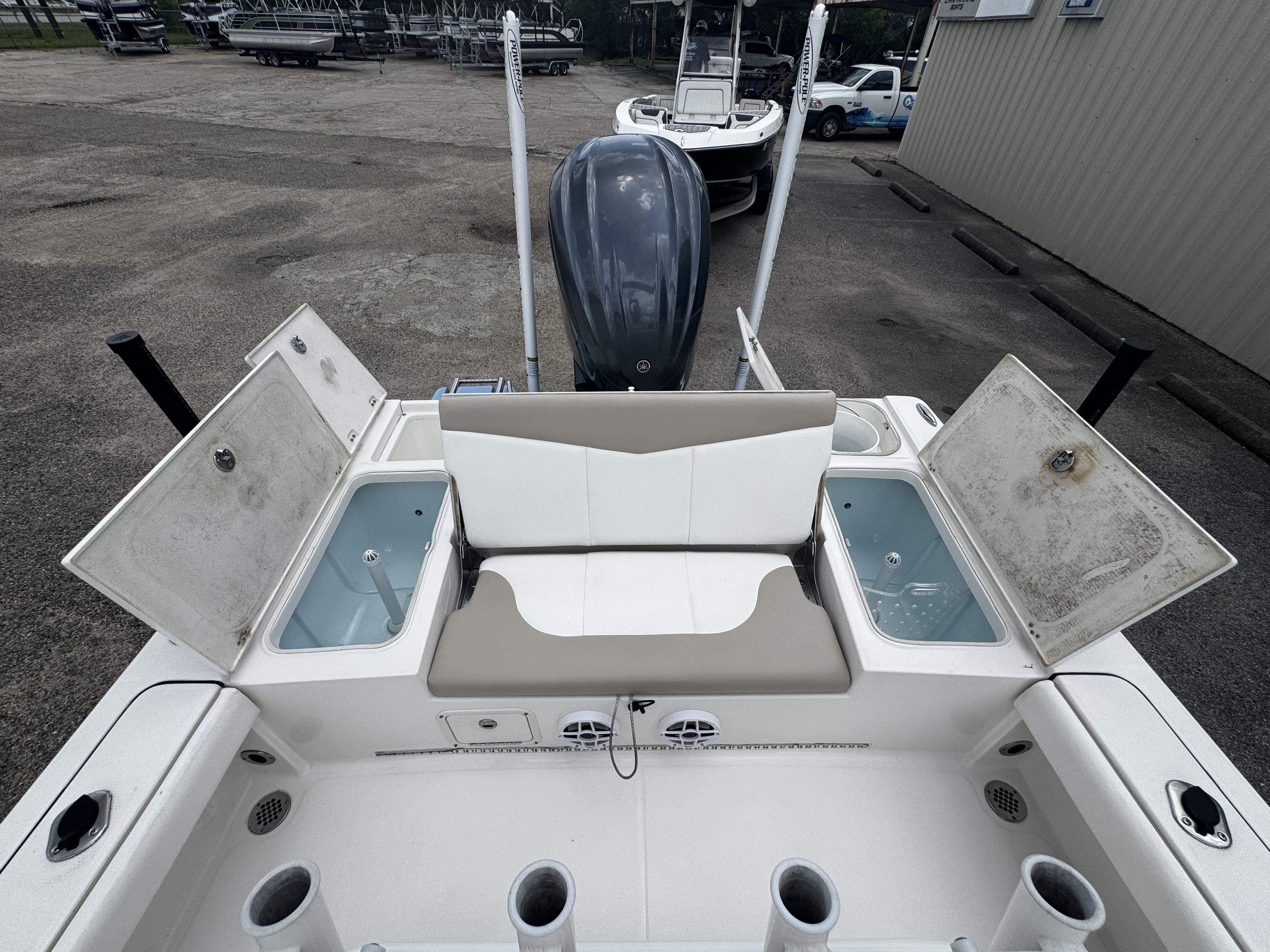 2022 Robalo Cayman 226 - 18