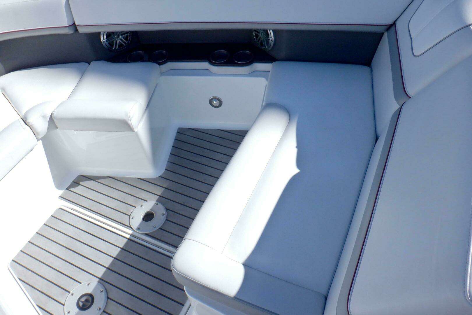 2015 Formula 350 Crossover Bowrider - Image 22