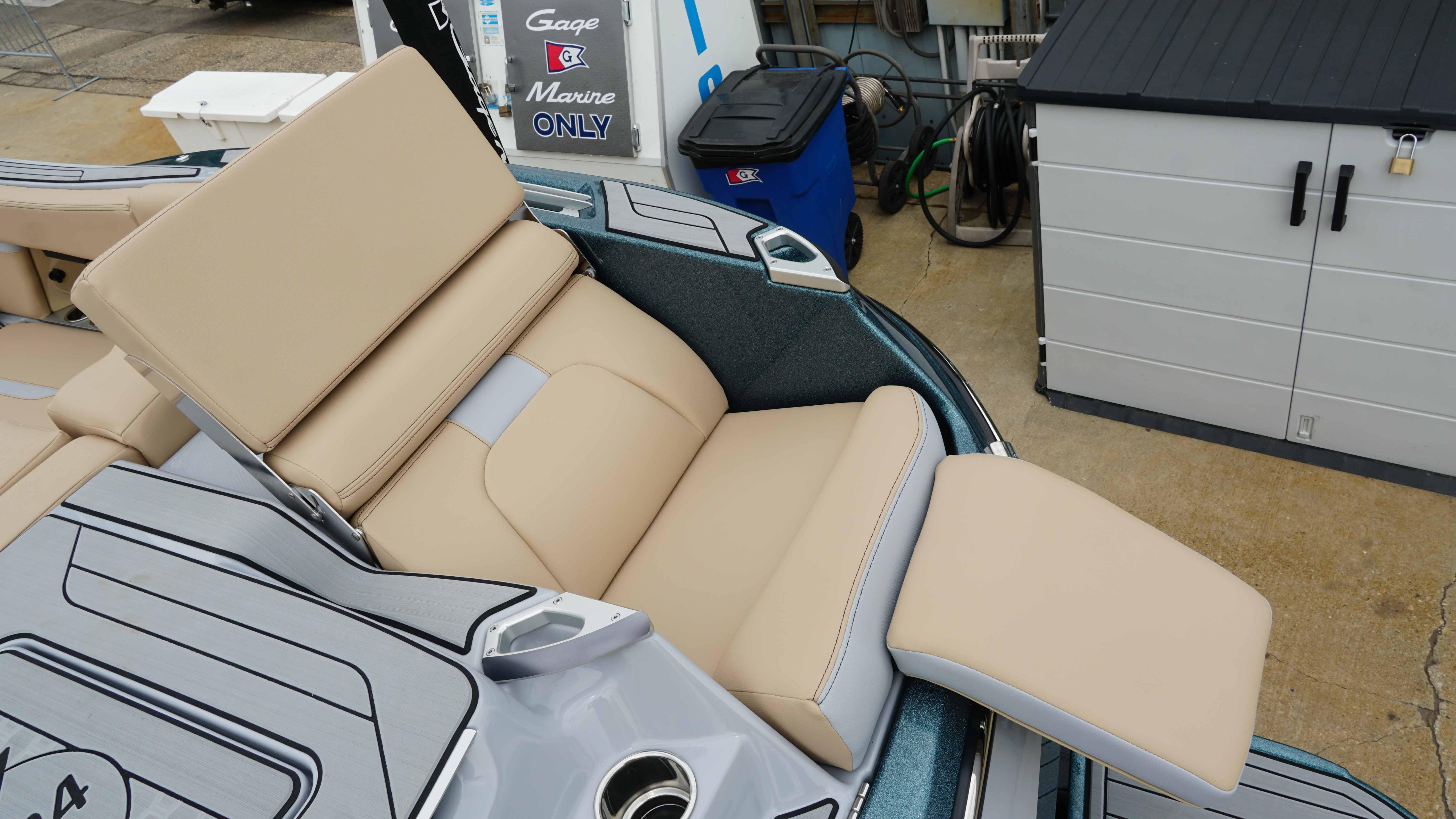2025 MasterCraft X24 - 8