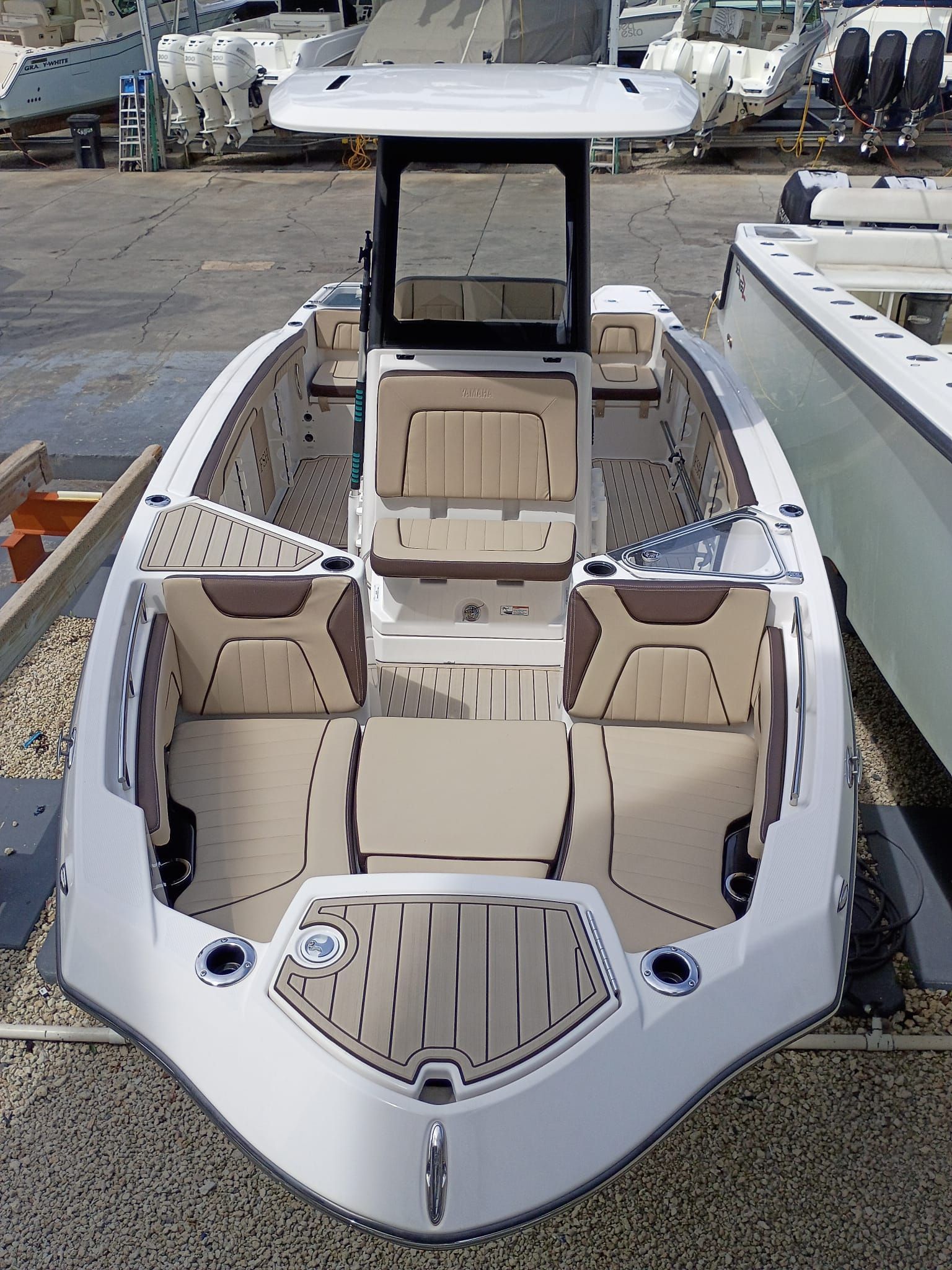 2025 Yamaha Boats 255 FSH Sport H - 6
