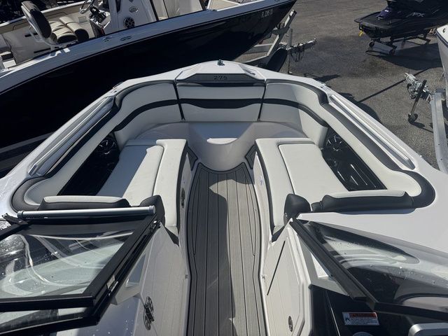 2025 Yamaha Boats 275SE - 8