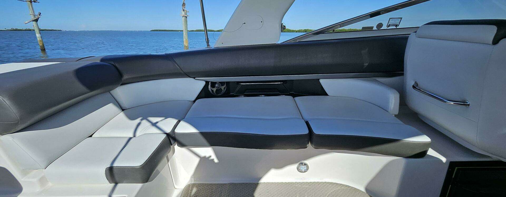 2010 Regal 2700 - Image 12