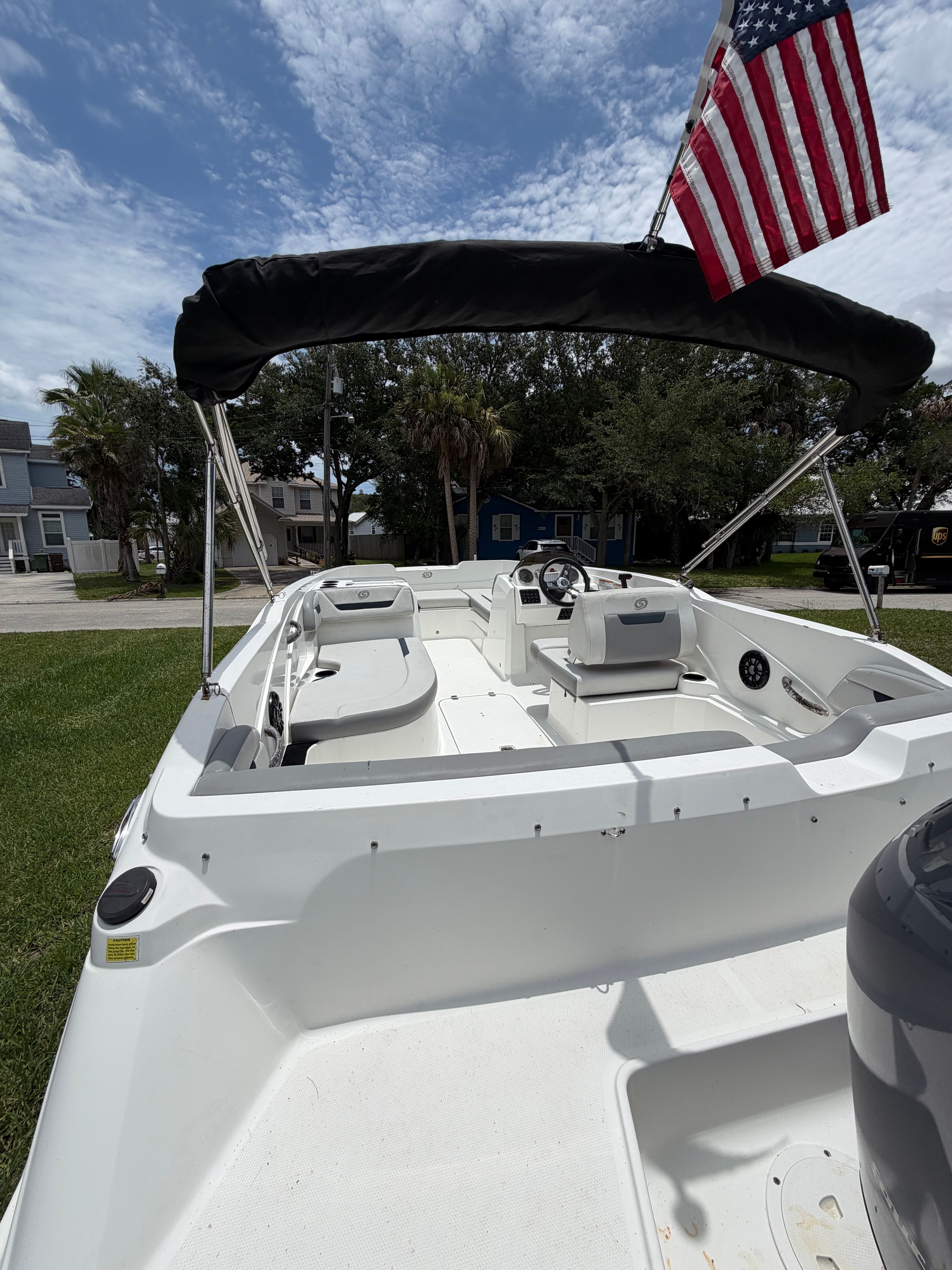 2021 Hurricane SunDeck Sport 205 OB - 2