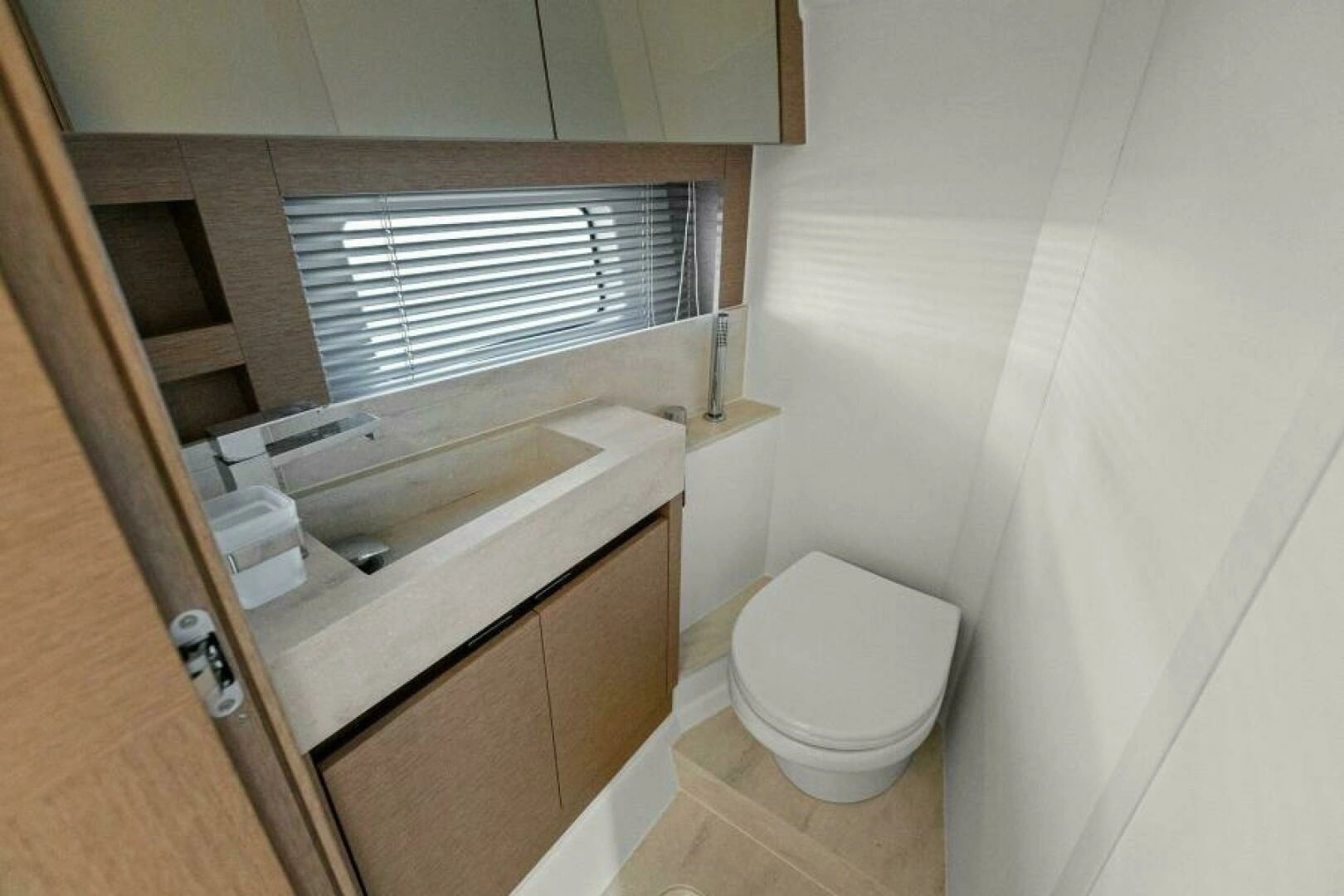 2022 Prestige 590 Flybridge - Image 42
