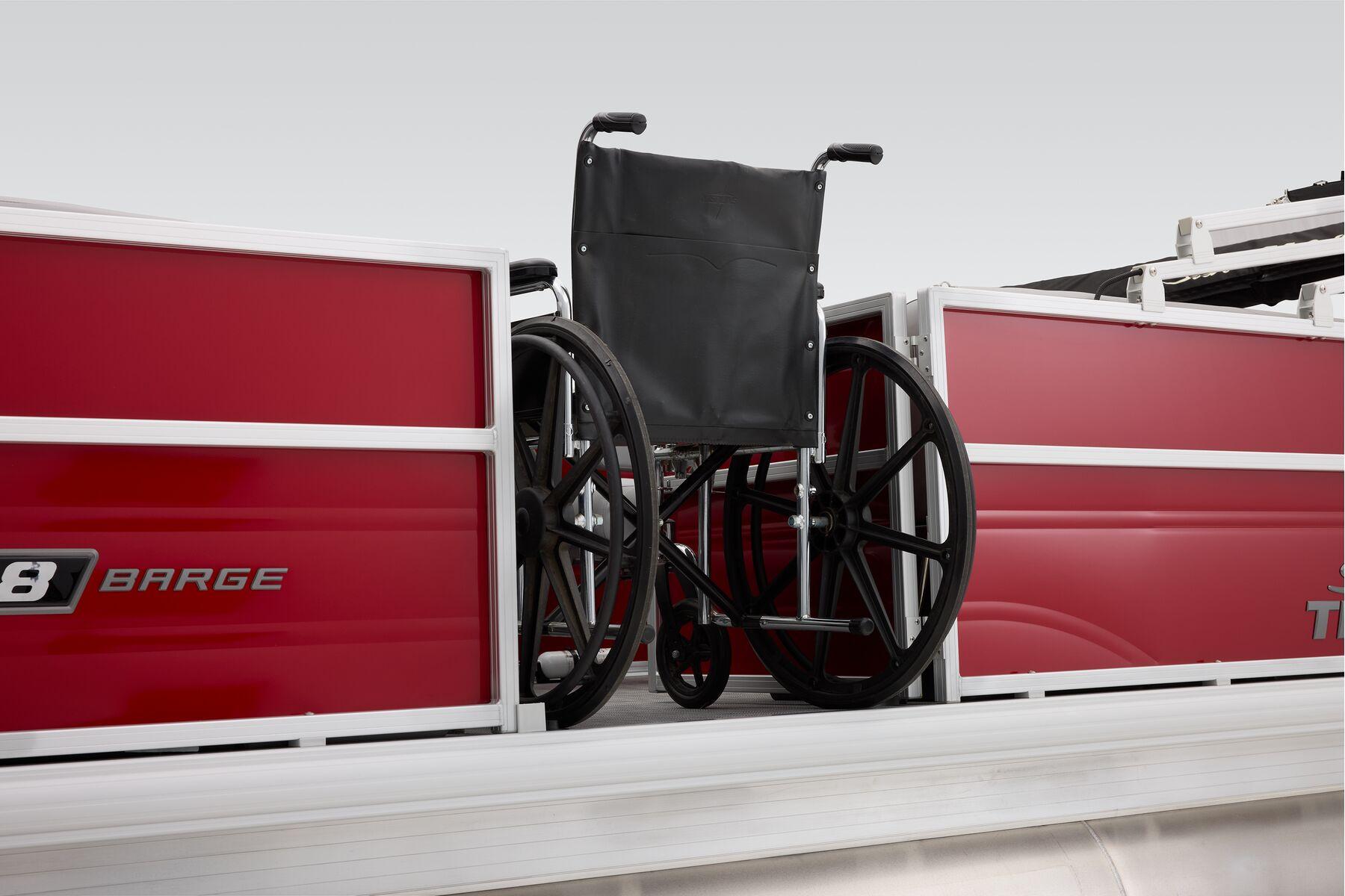 2026 Sun Tracker Party Barge 18 DLX - 57