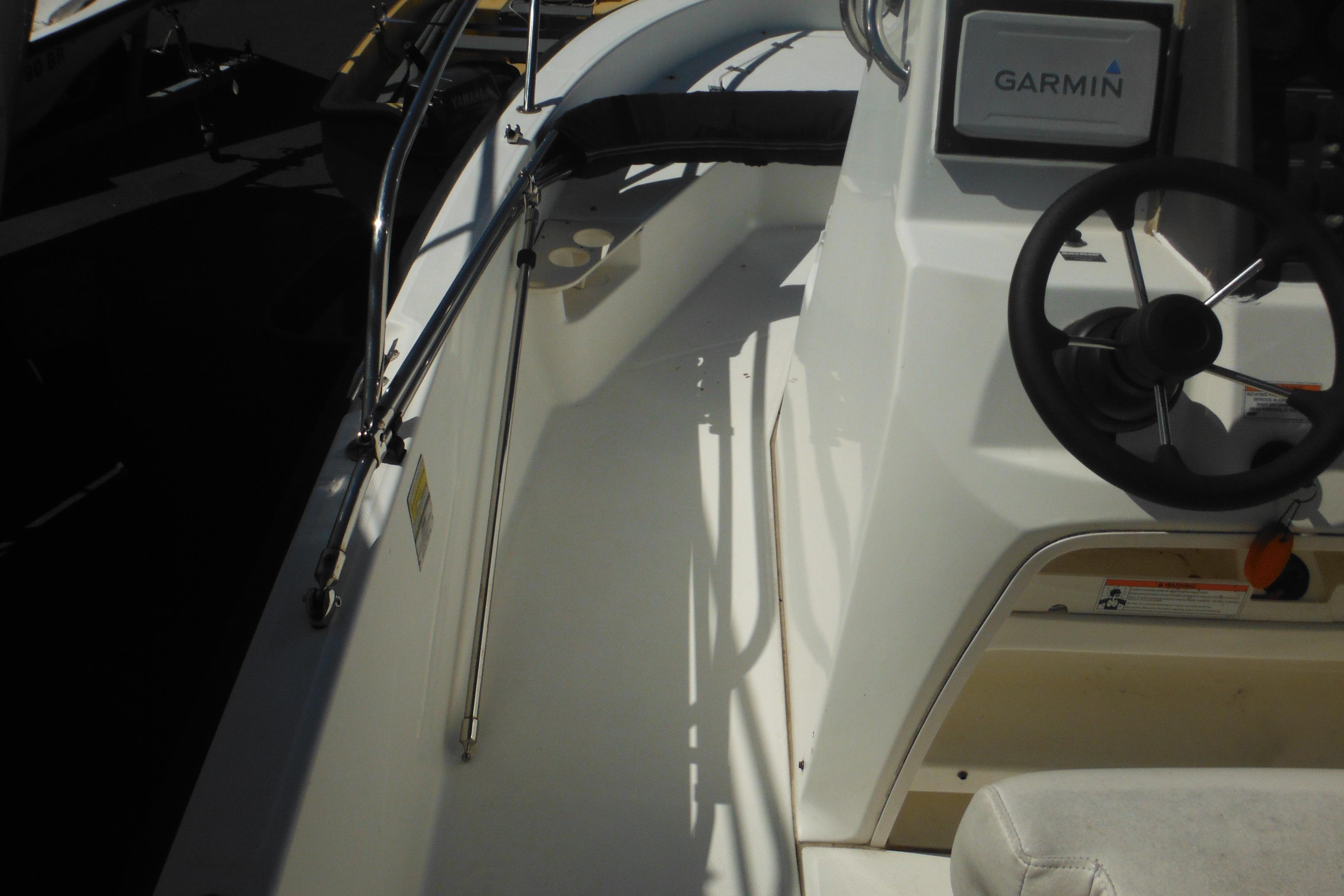 2009 Boston Whaler 200 Dauntless boat interior with Garmin navigation system.