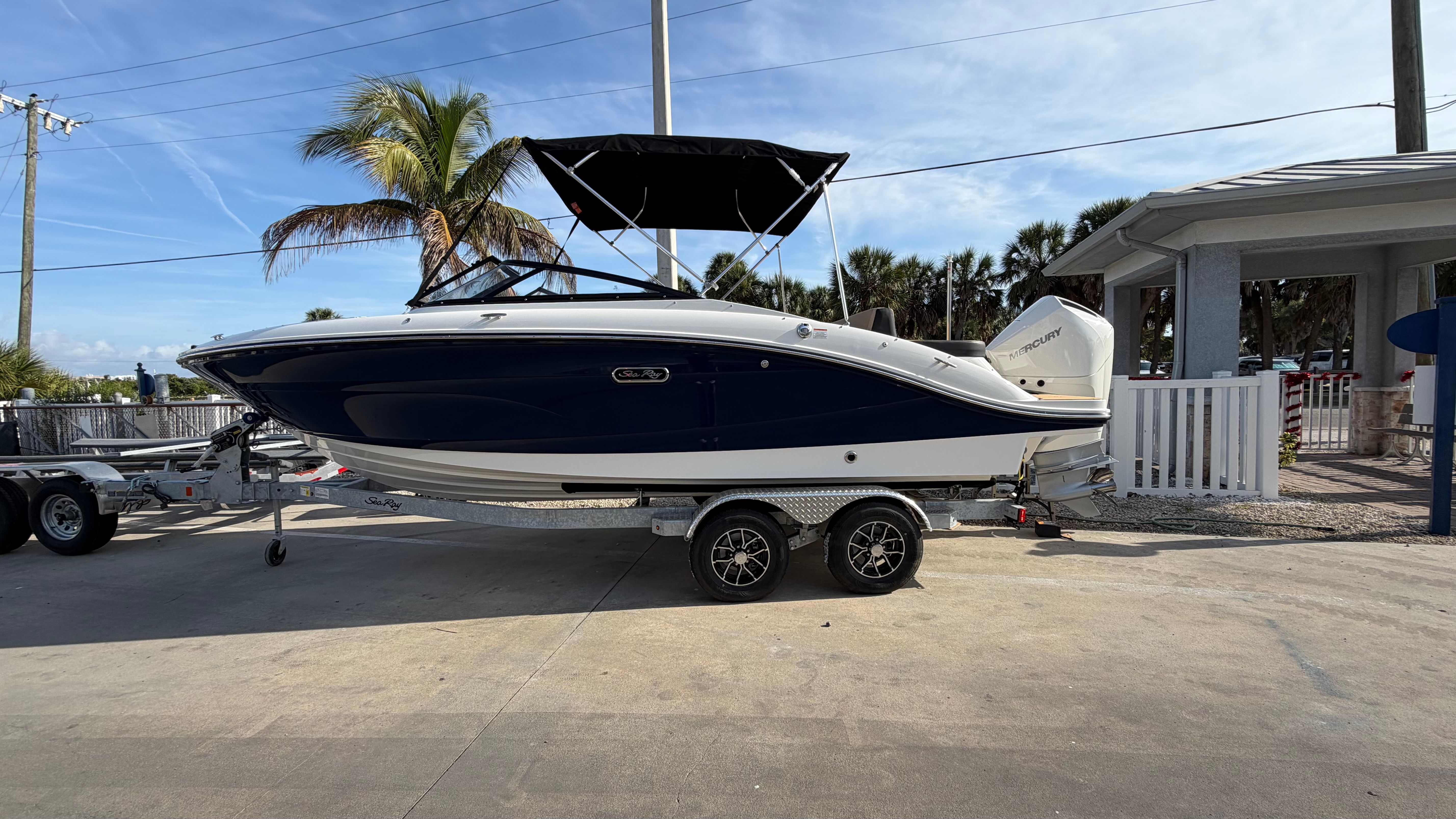 2026 Sea Ray SPX 210 Outboard
