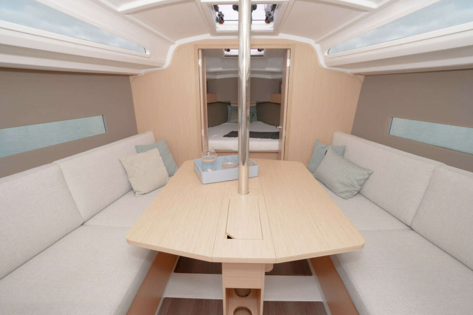2026 Beneteau Oceanis 30.1 Swing Keel - Image 16