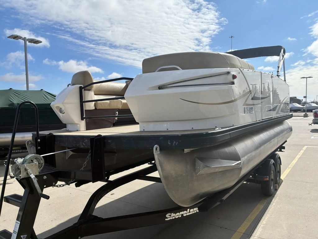 2015 Larson Escape 2200 RT - 5