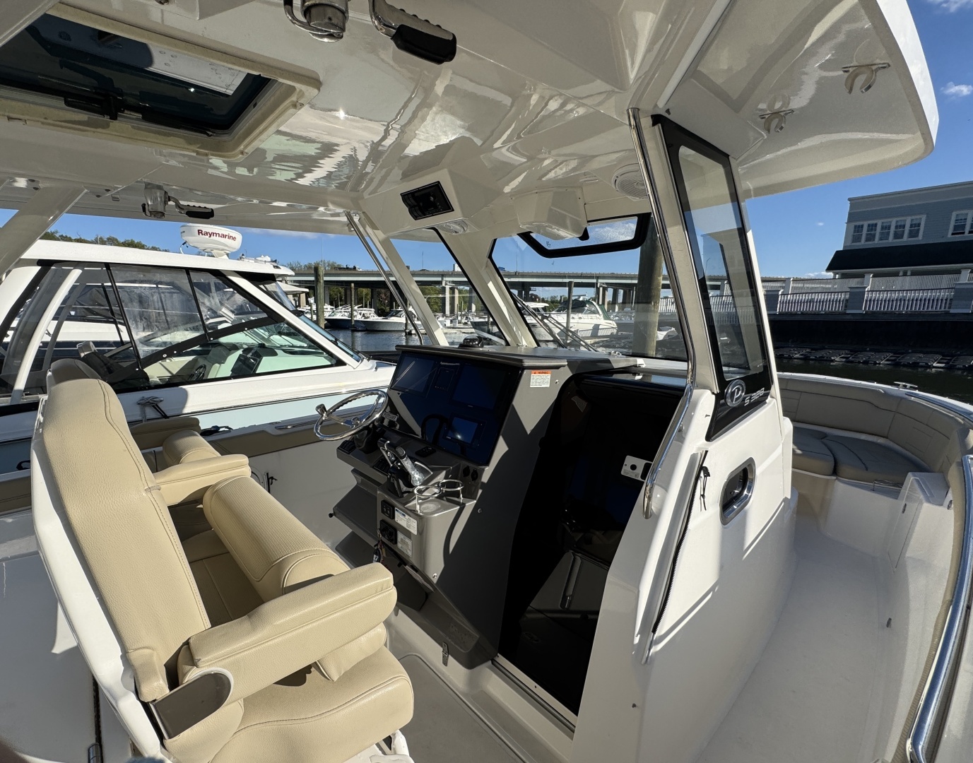 2019 Pursuit S 328 Sport - Image 9
