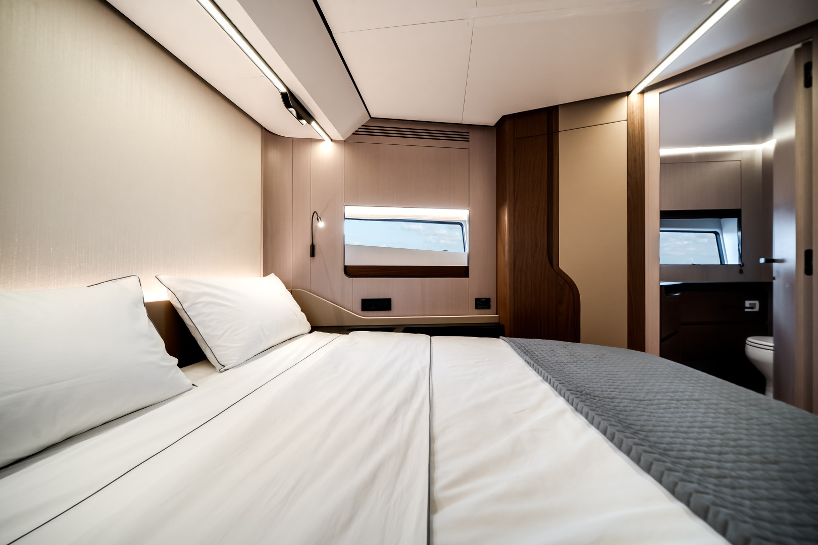 2026 Azimut S8 - Image 16