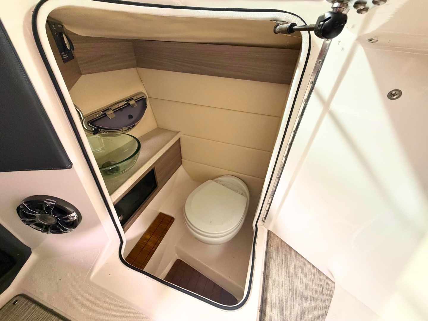 2019 Regal 2800 Bowrider - Image 18