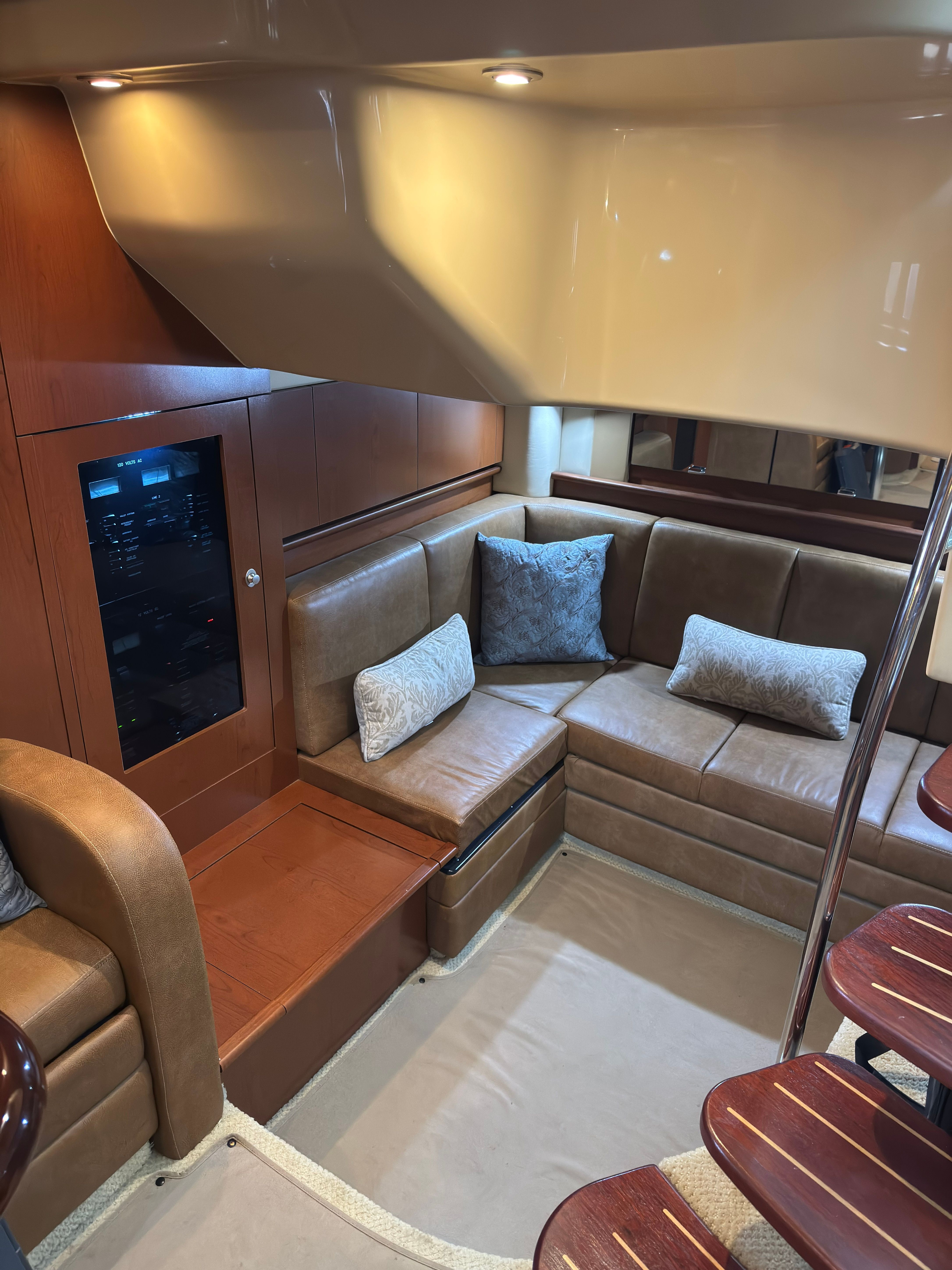 Interior of a 2007 Sea Ray 40 Sundancer with leather sofas and wooden accents.